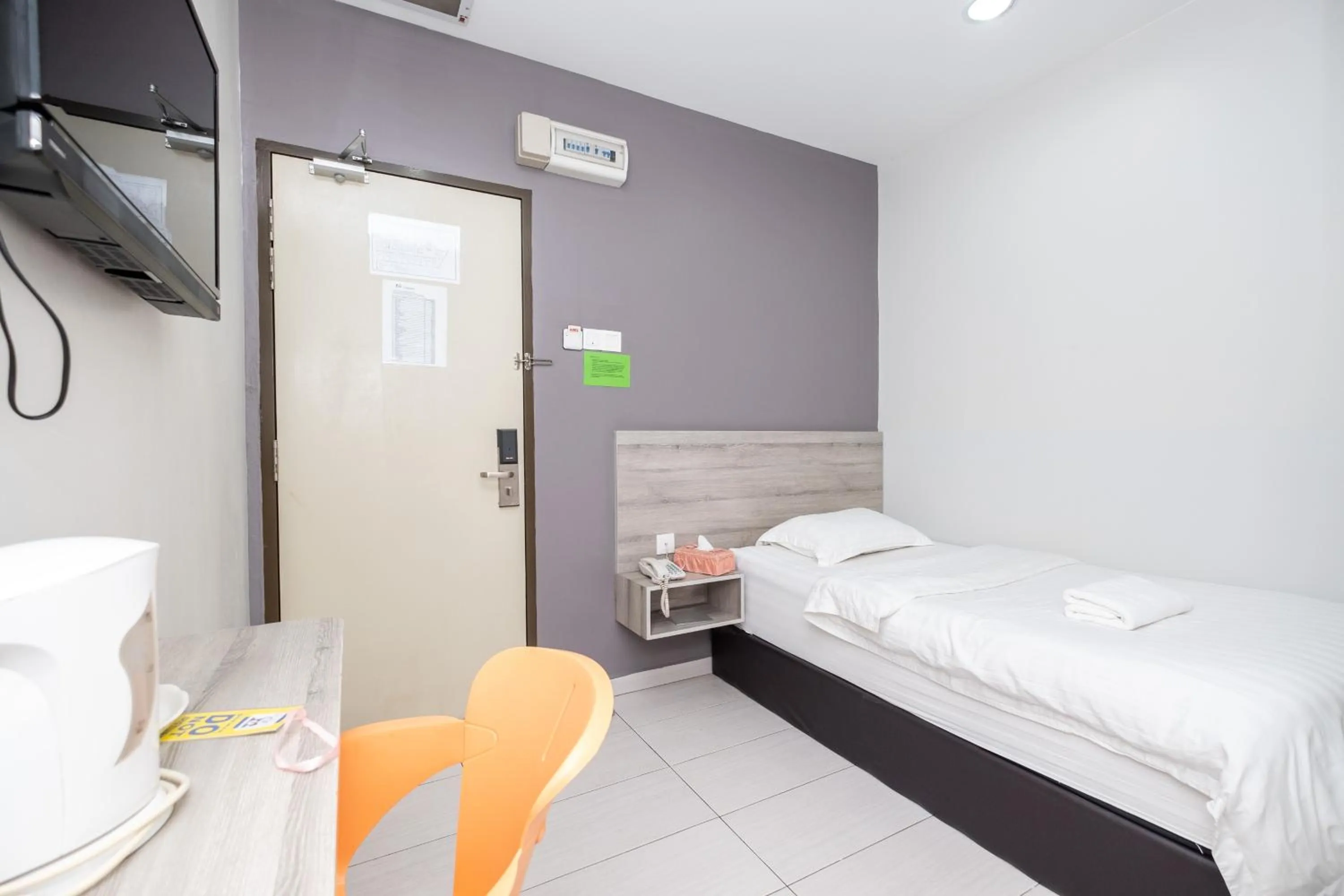 Bedroom, Bed in BG Business Hotel