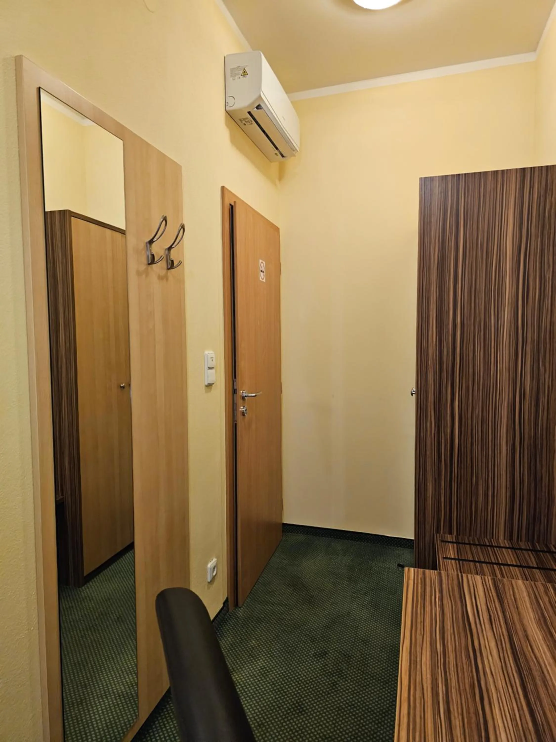 wardrobe in Hotel U Divadla