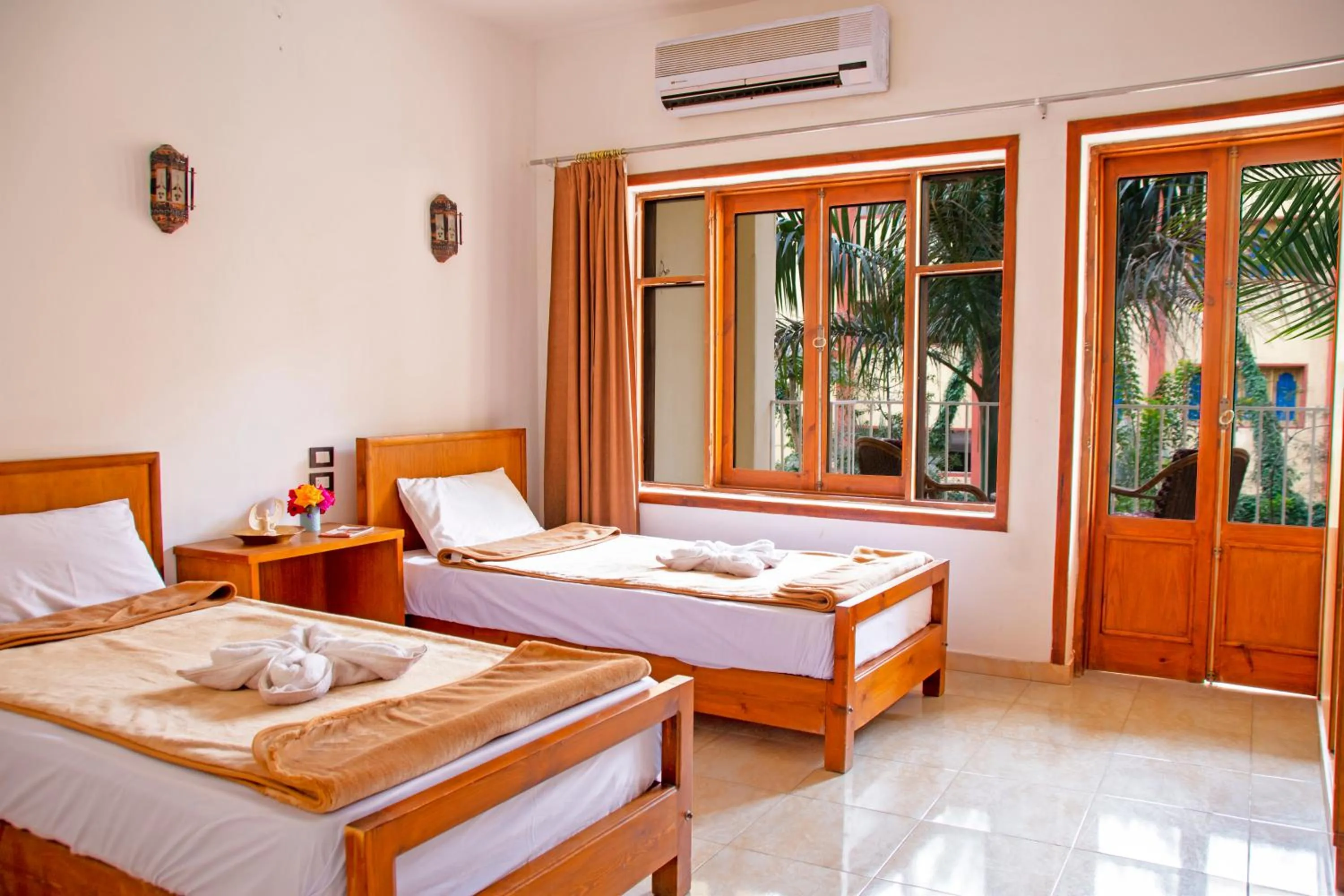 Garden view, Bed in Thebes Hotel