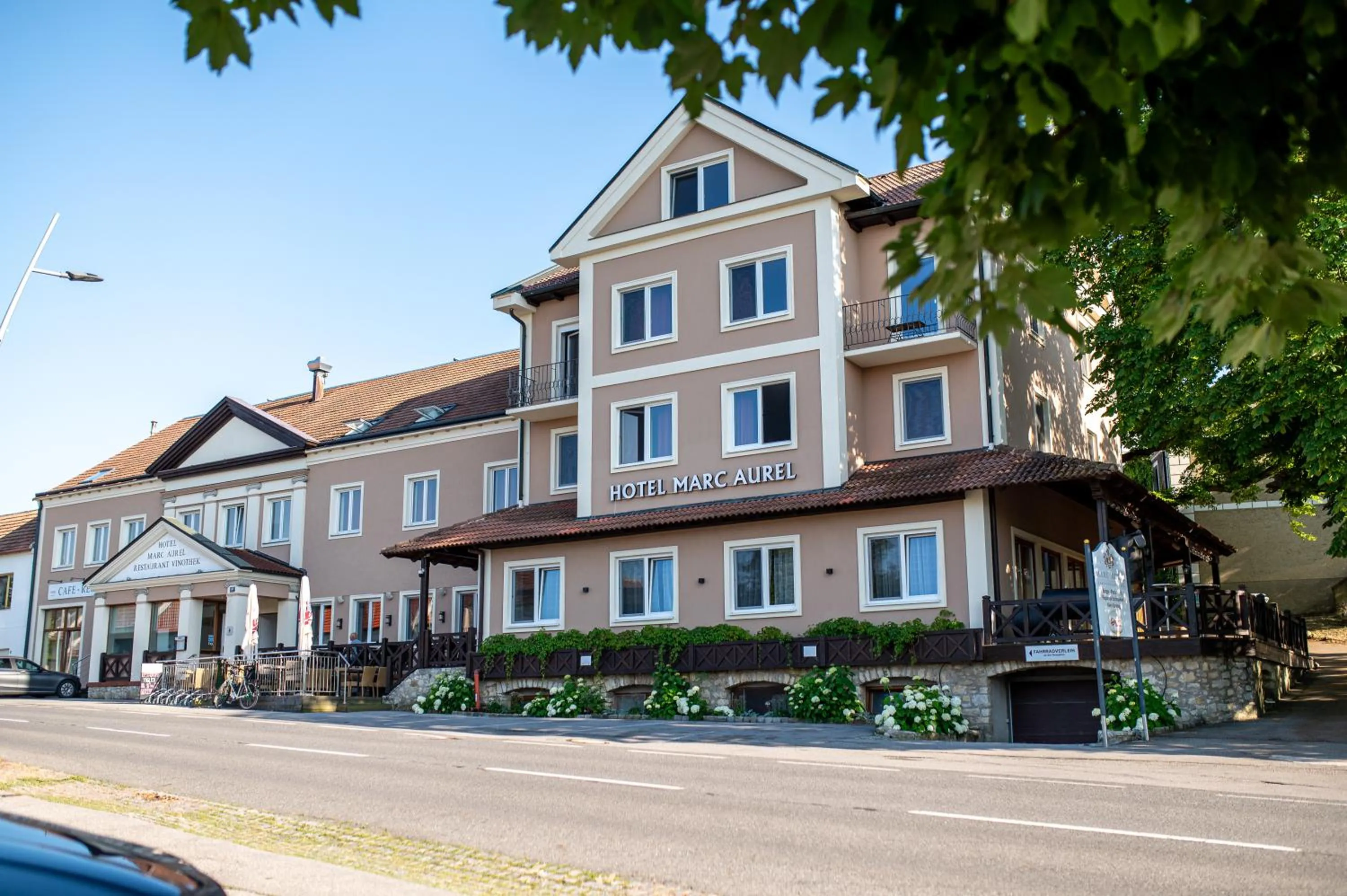 Property building in Hotel Marc Aurel