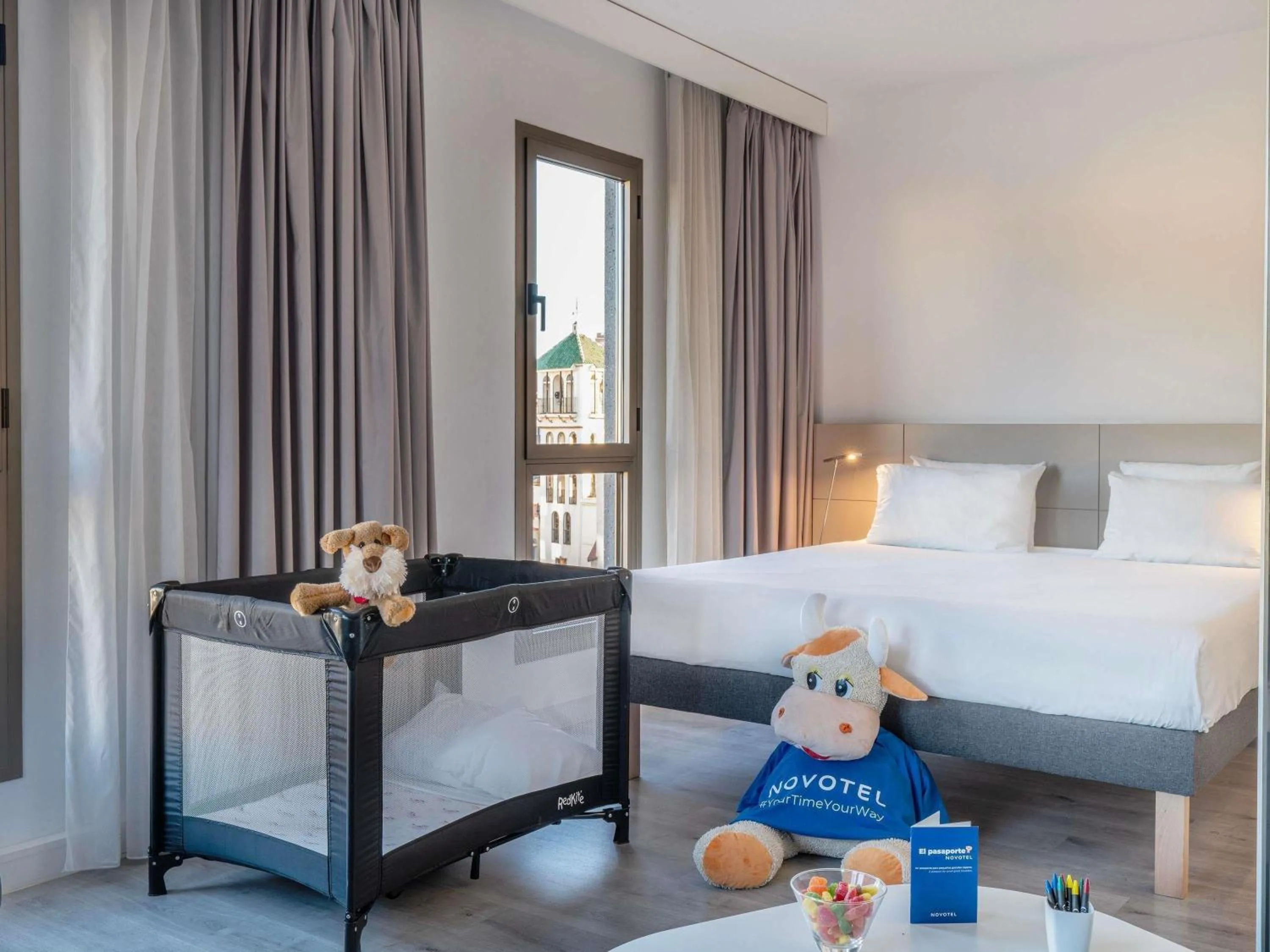 Bedroom, Bed in Novotel Suites Malaga Centro