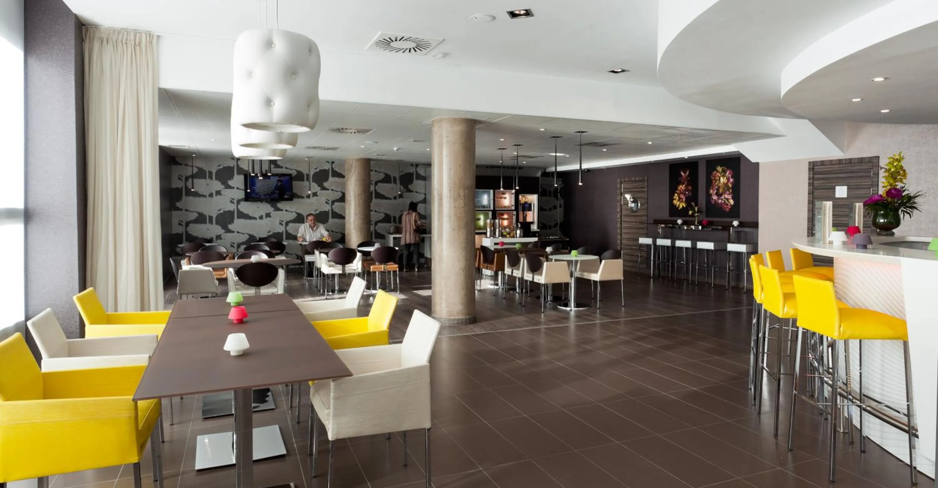Lounge or bar in Novotel Suites Malaga Centro
