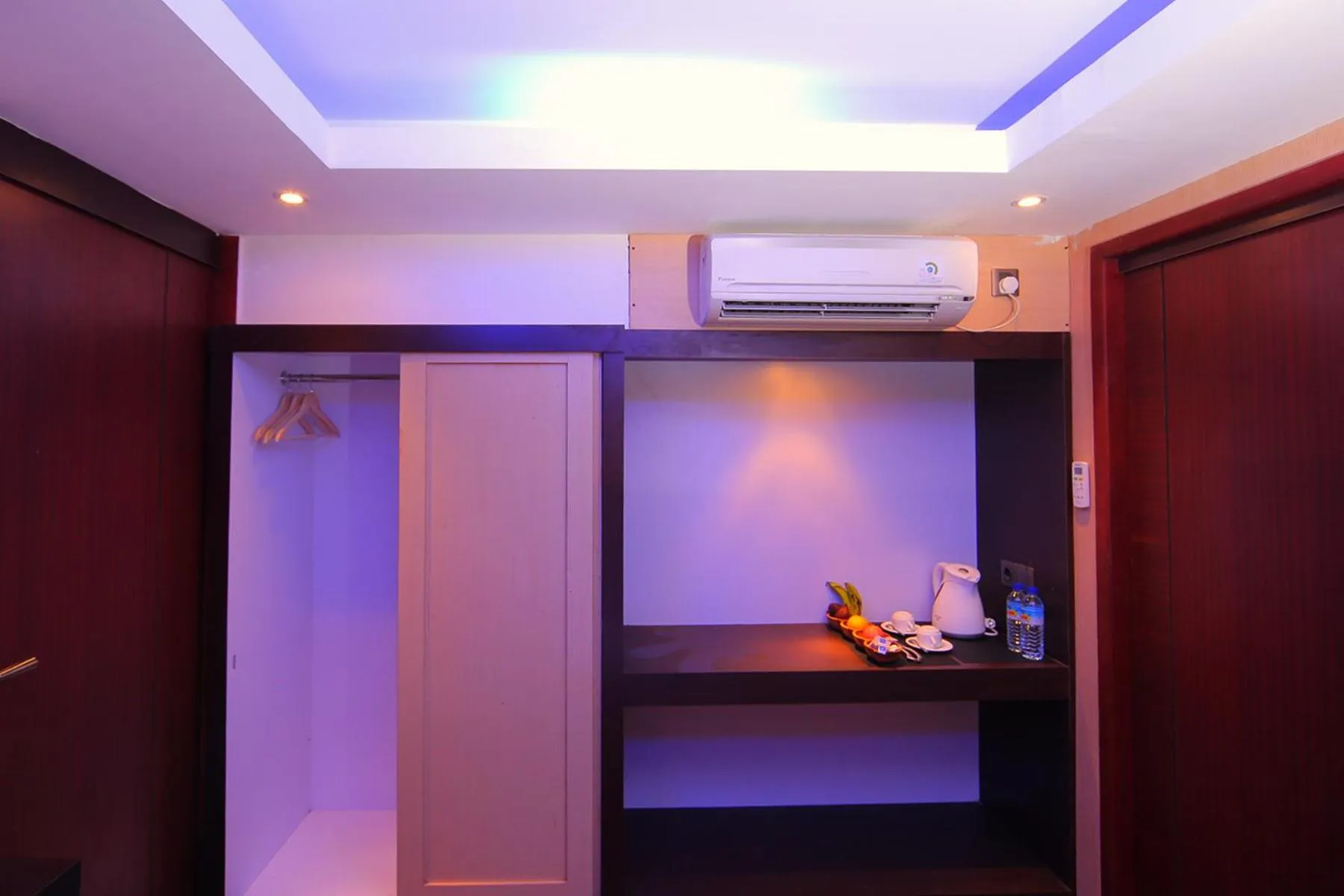 wardrobe in Sari Gili Bungalow