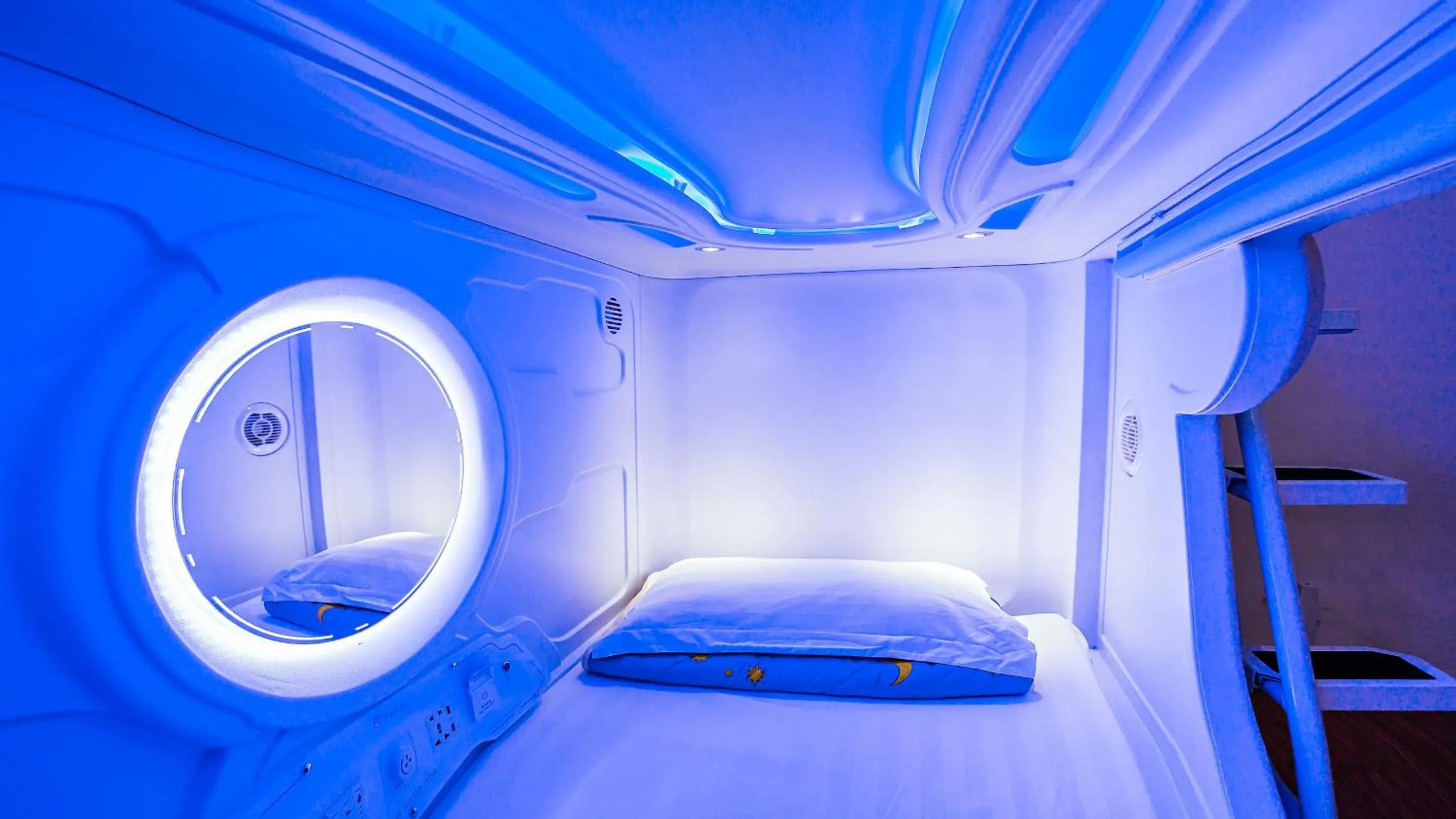 bunk bed, Bed in Spacepod@com