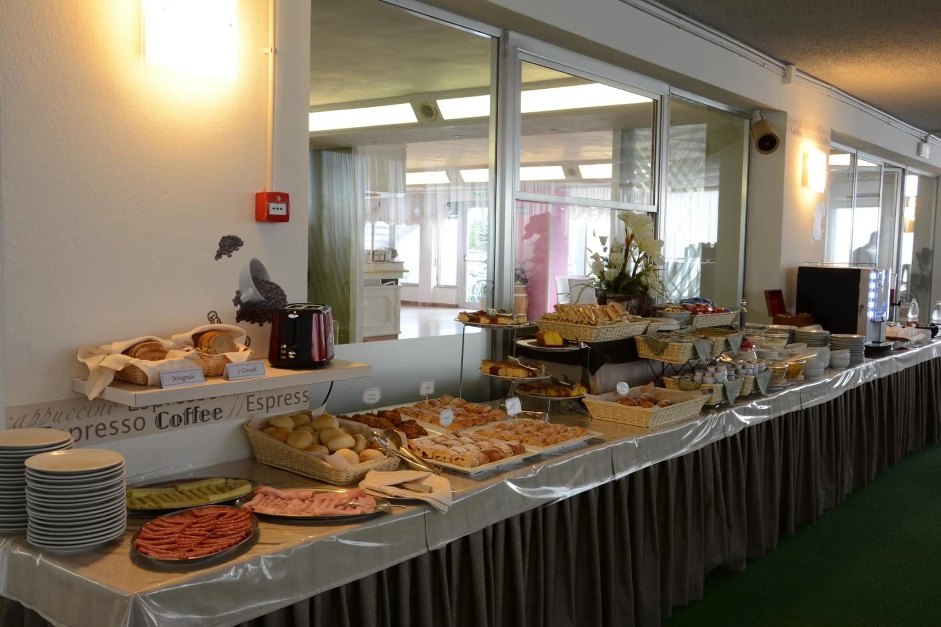 Restaurant/places to eat, Food in Hotel Kent