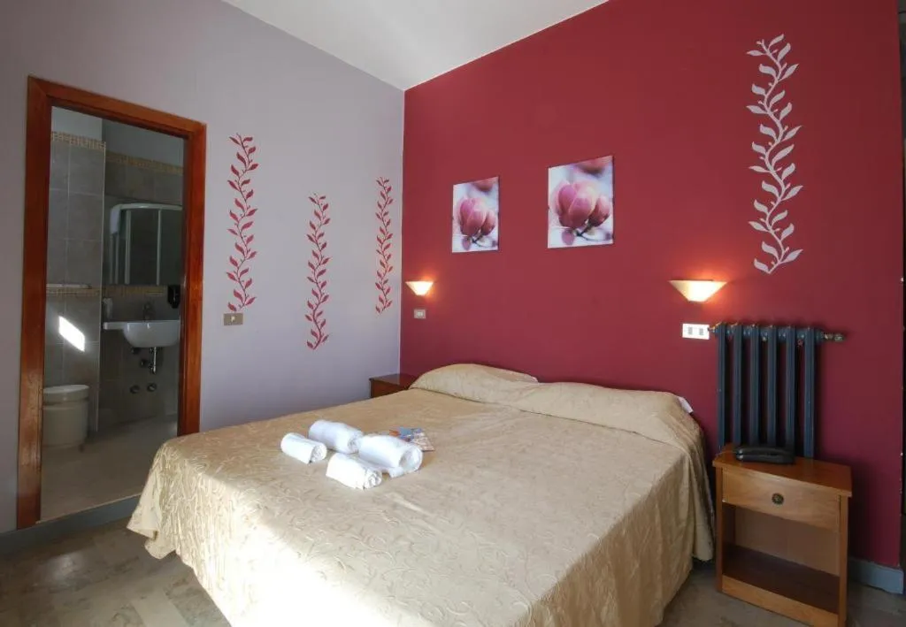 Photo of the whole room in Hotel Kent