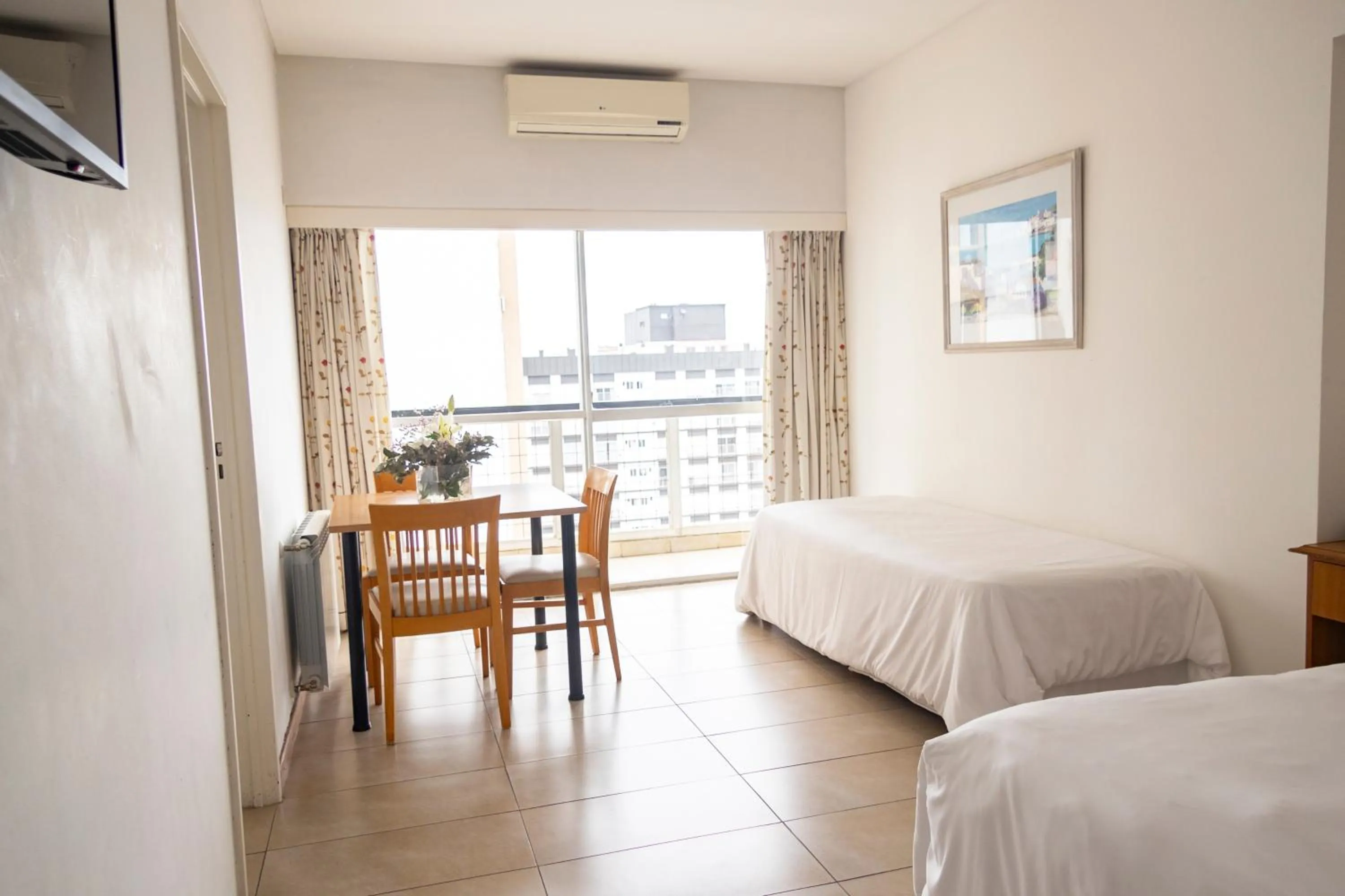 Bed in Bristol Apart Hotel