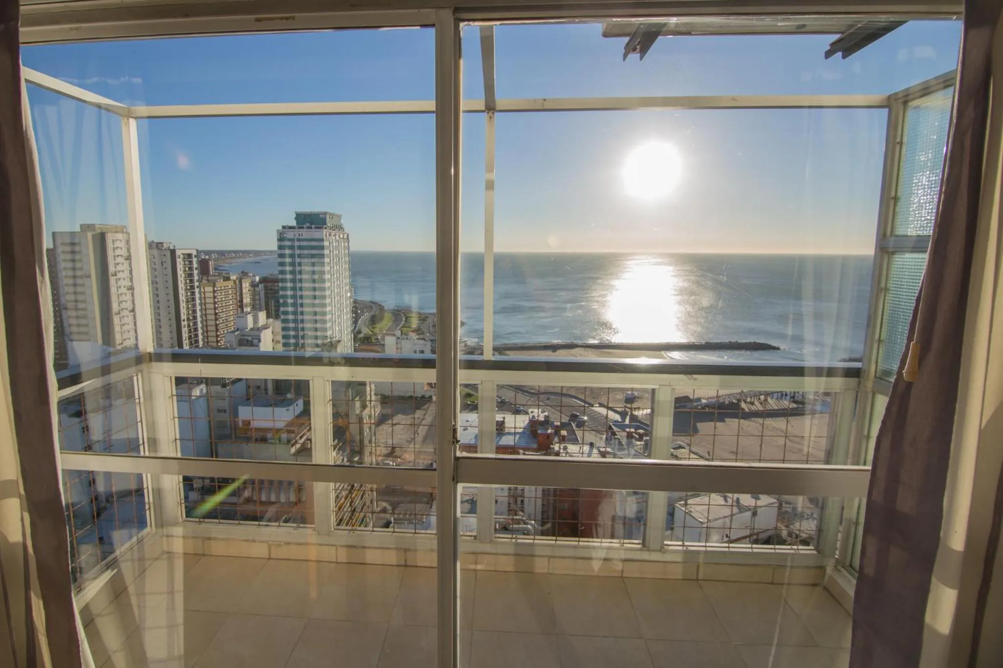 Sea view in Bristol Apart Hotel