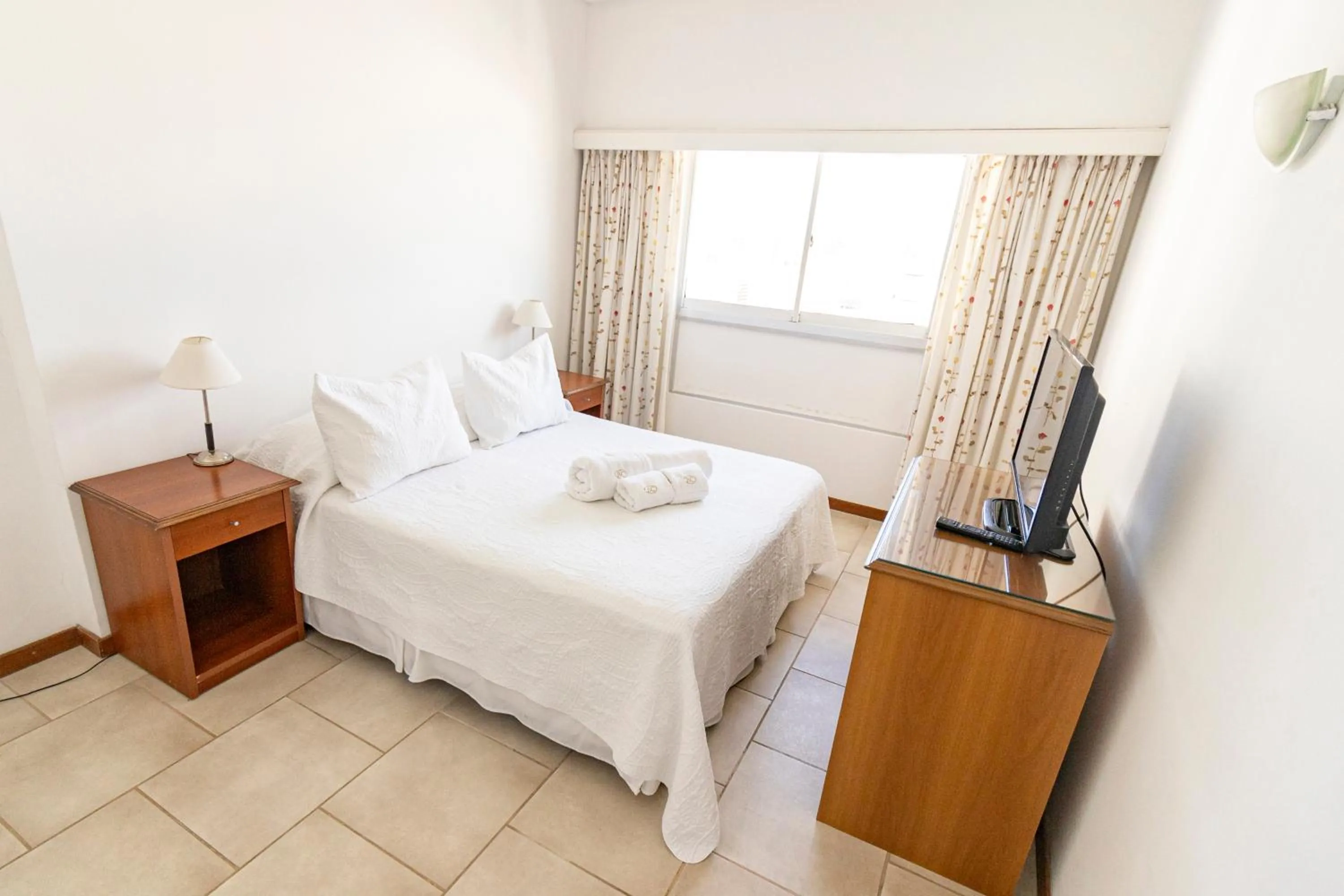 Bed in Bristol Apart Hotel