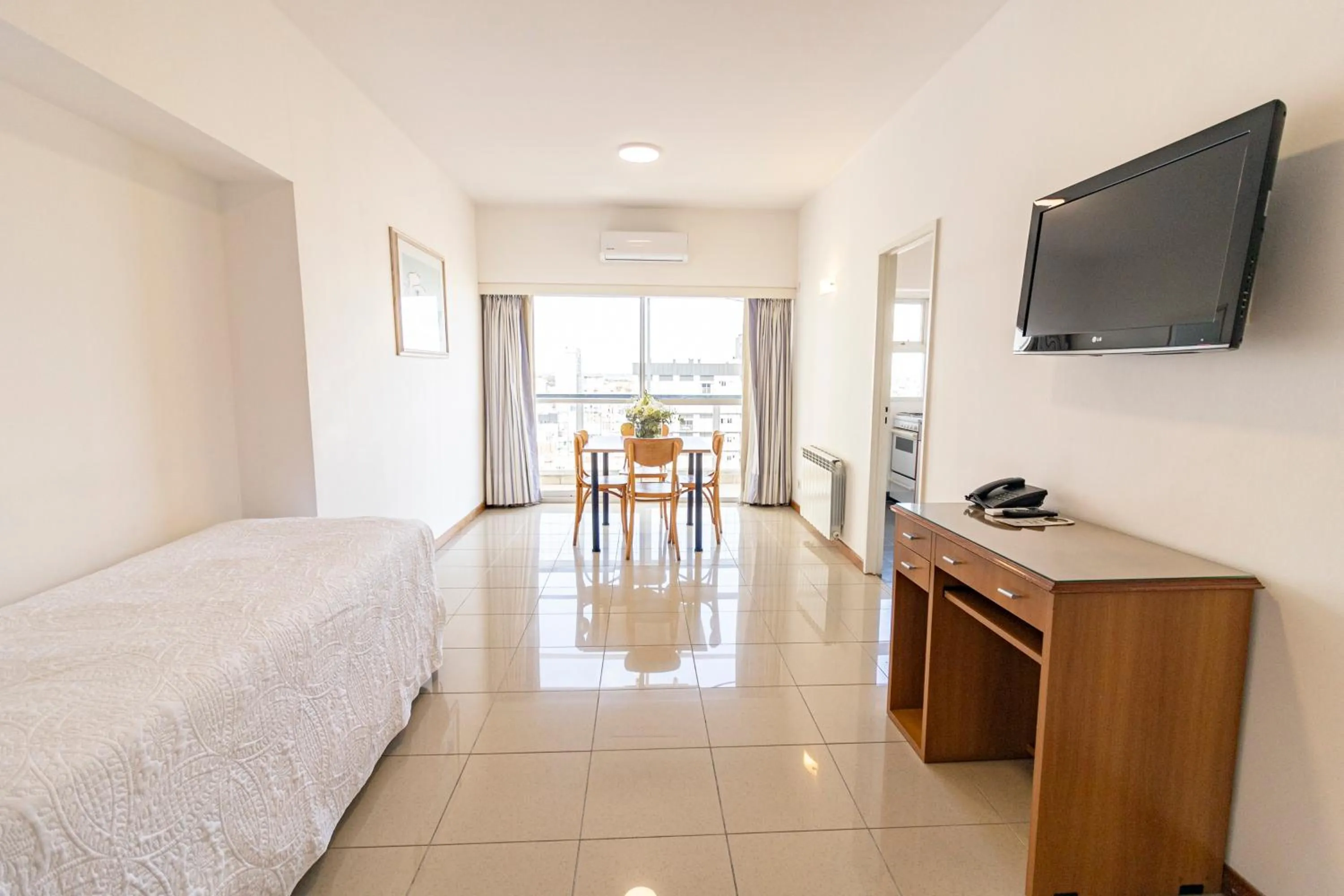 Bed in Bristol Apart Hotel