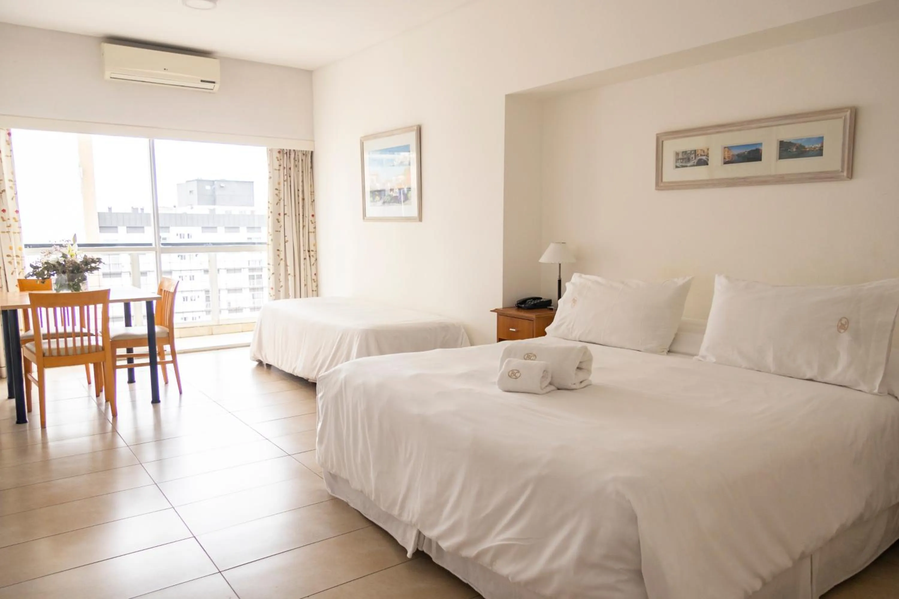 Bed in Bristol Apart Hotel