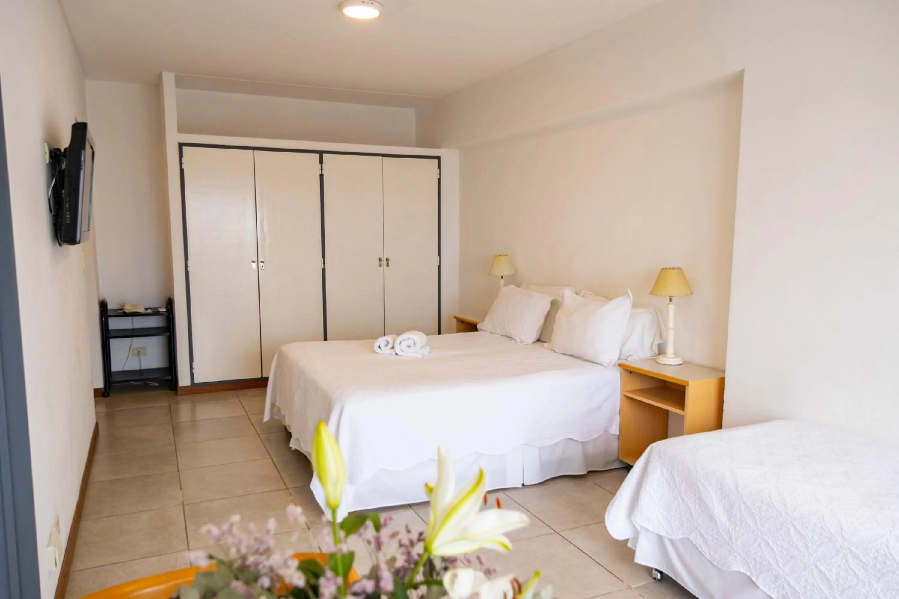 Bed in Bristol Apart Hotel