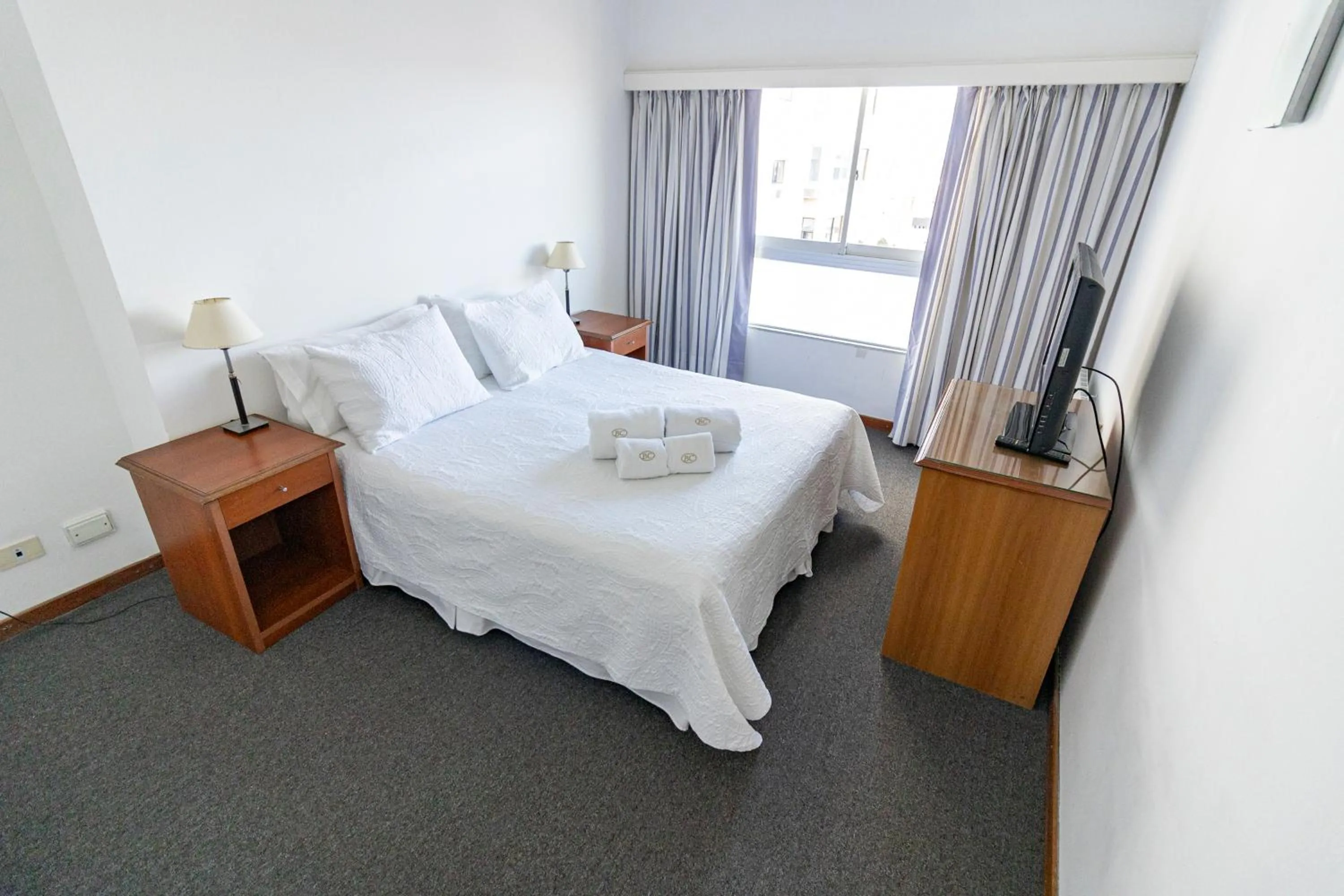 Bed in Bristol Apart Hotel