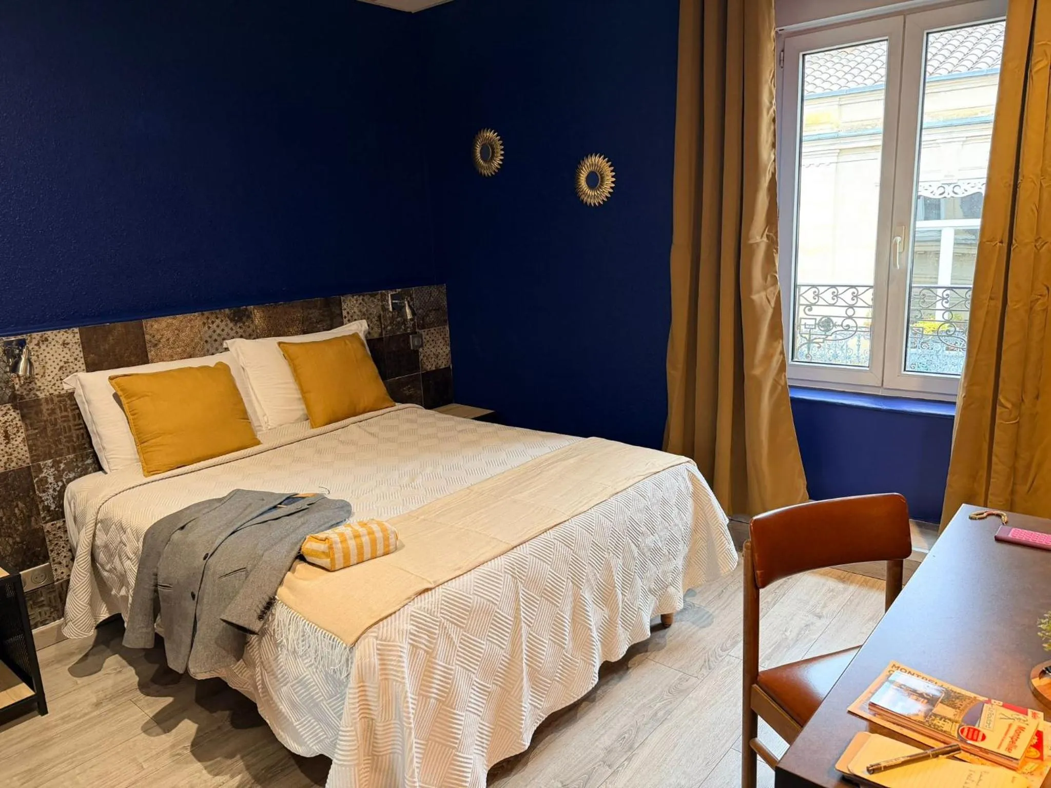 Bed in Hotel de La Comédie - Place De La Comédie