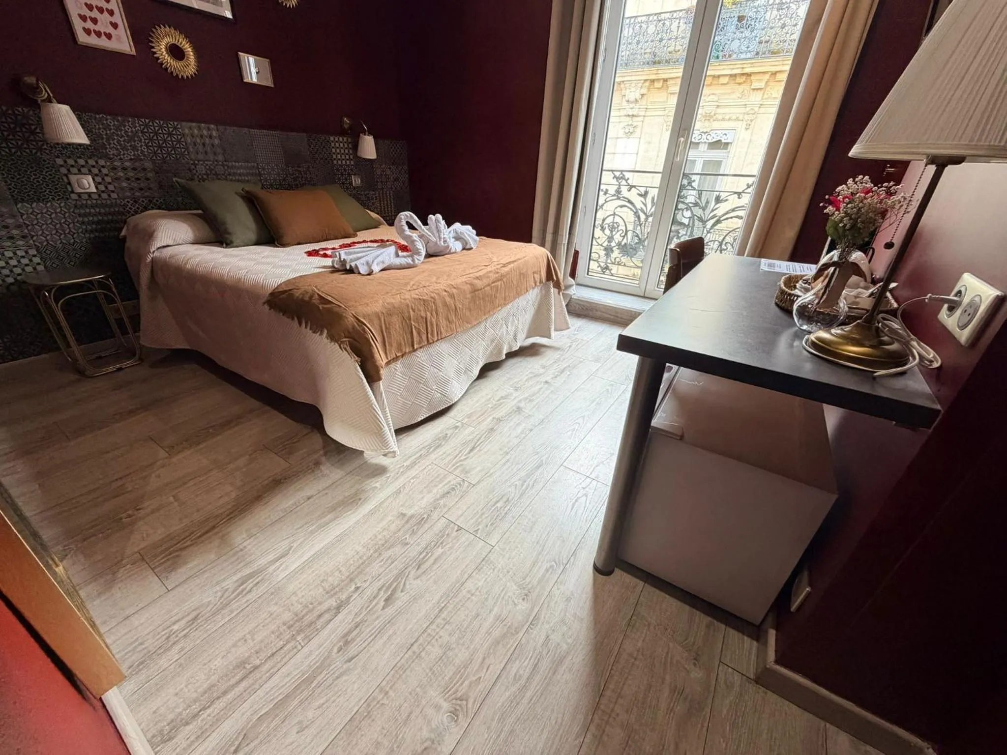 Bed in Hotel de La Comédie - Place De La Comédie