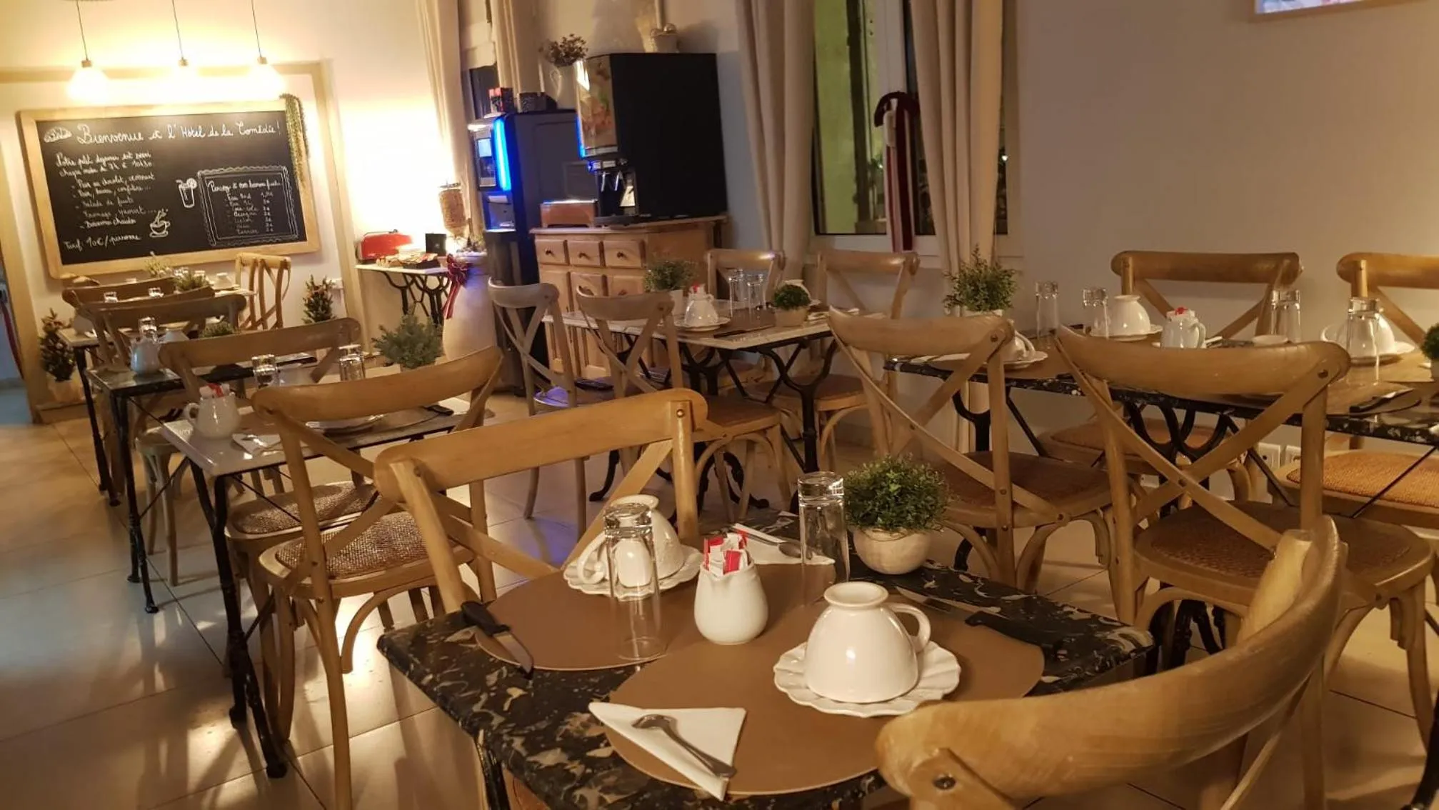 Living room in Hotel de La Comédie - Place De La Comédie-indépendant