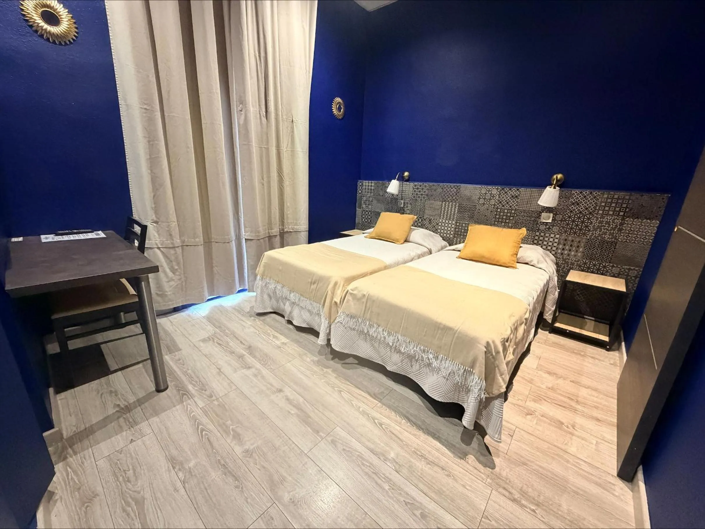 Bed in Hotel de La Comédie - Place De La Comédie