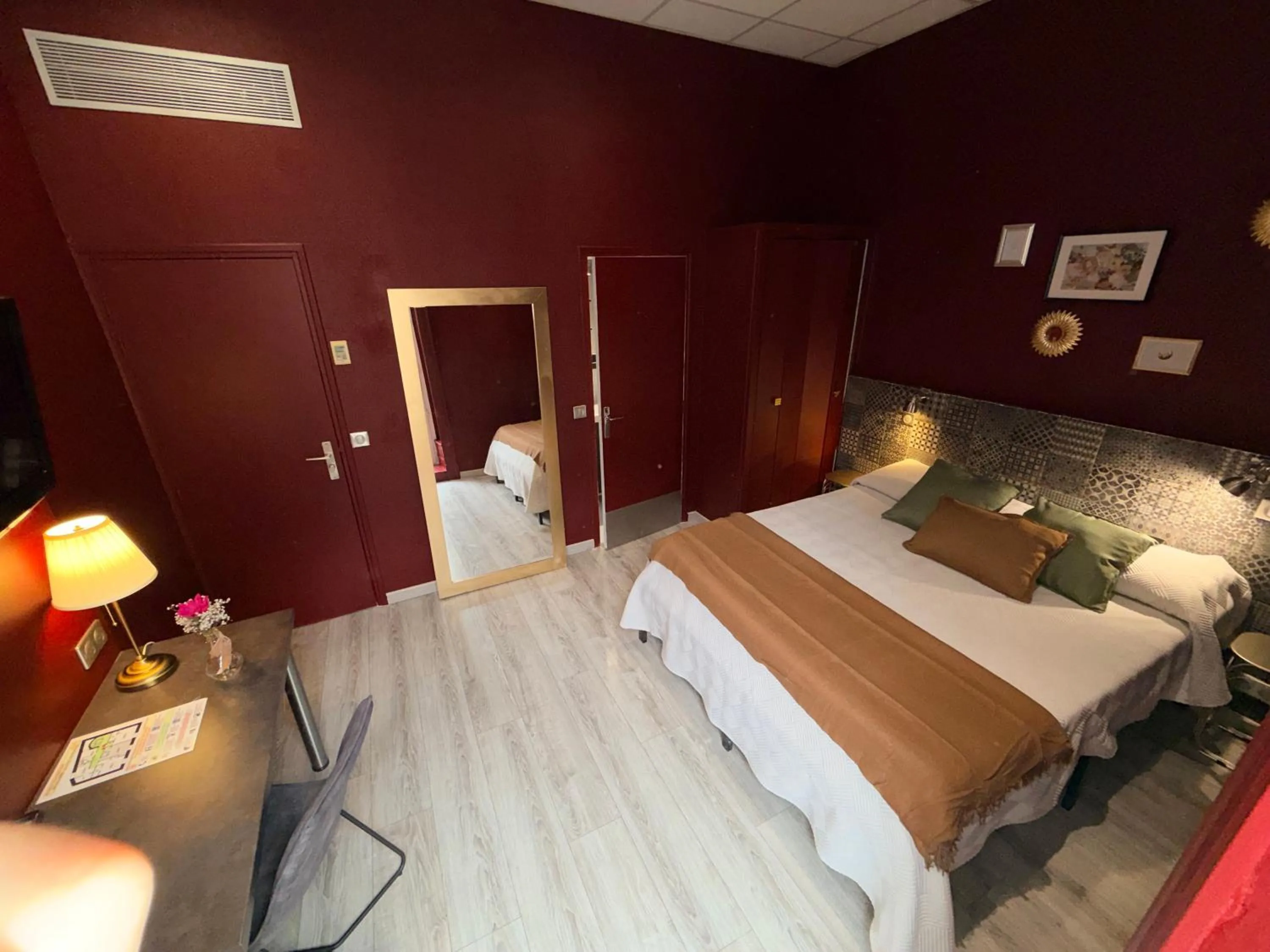 Bed in Hotel de La Comédie - Place De La Comédie