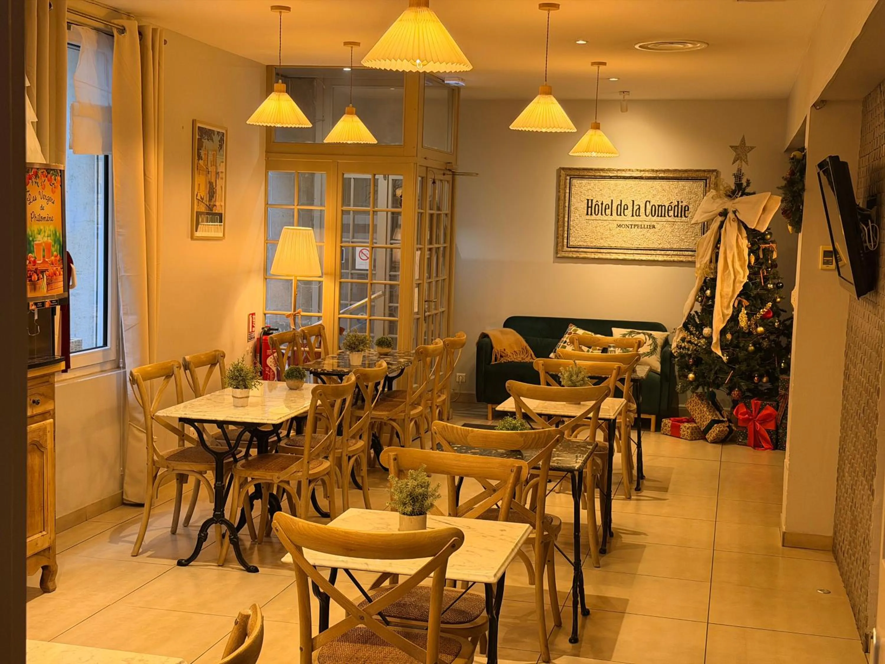 Living room in Hotel de La Comédie - Place De La Comédie-indépendant