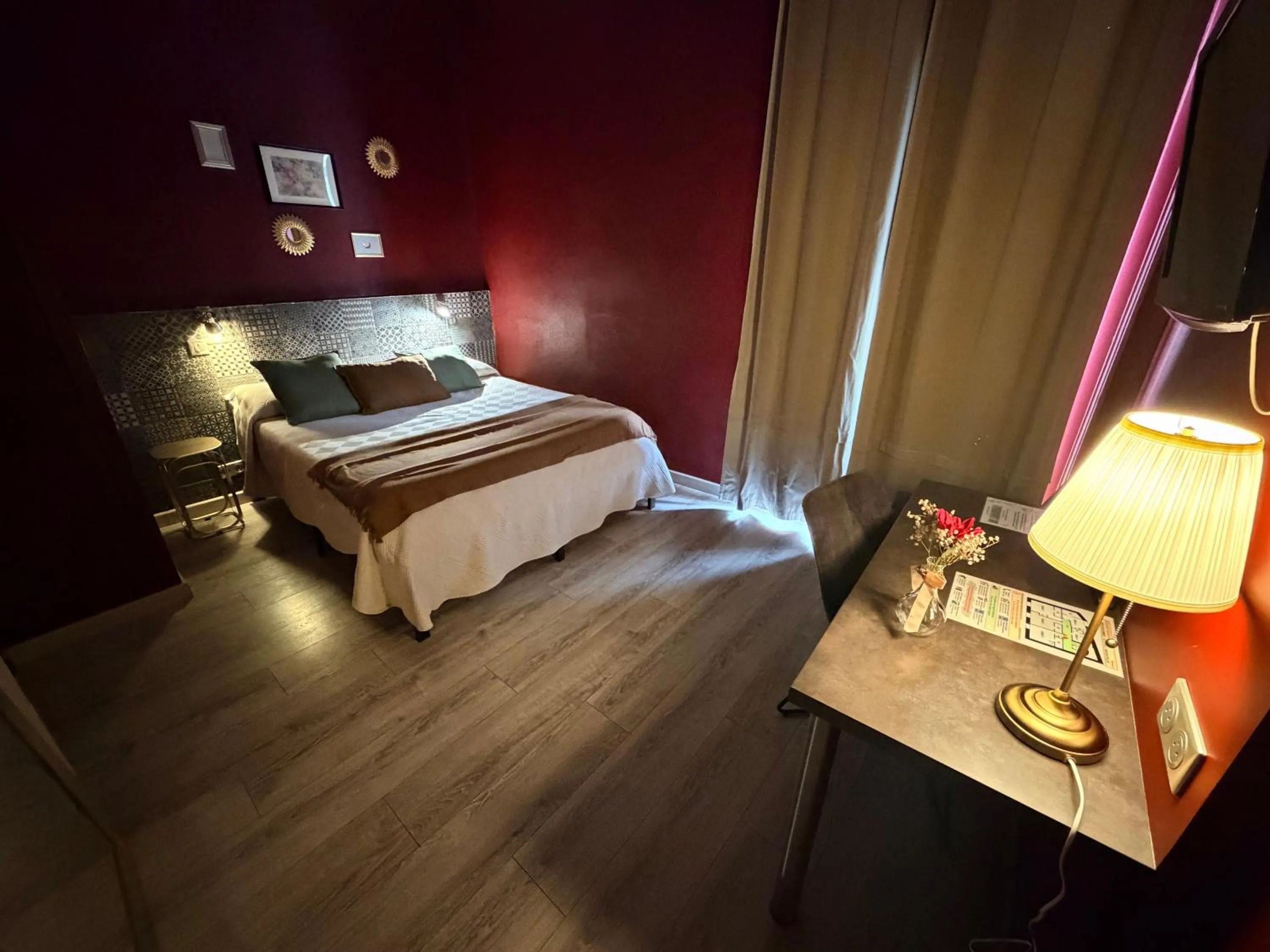 Bed in Hotel de La Comédie - Place De La Comédie