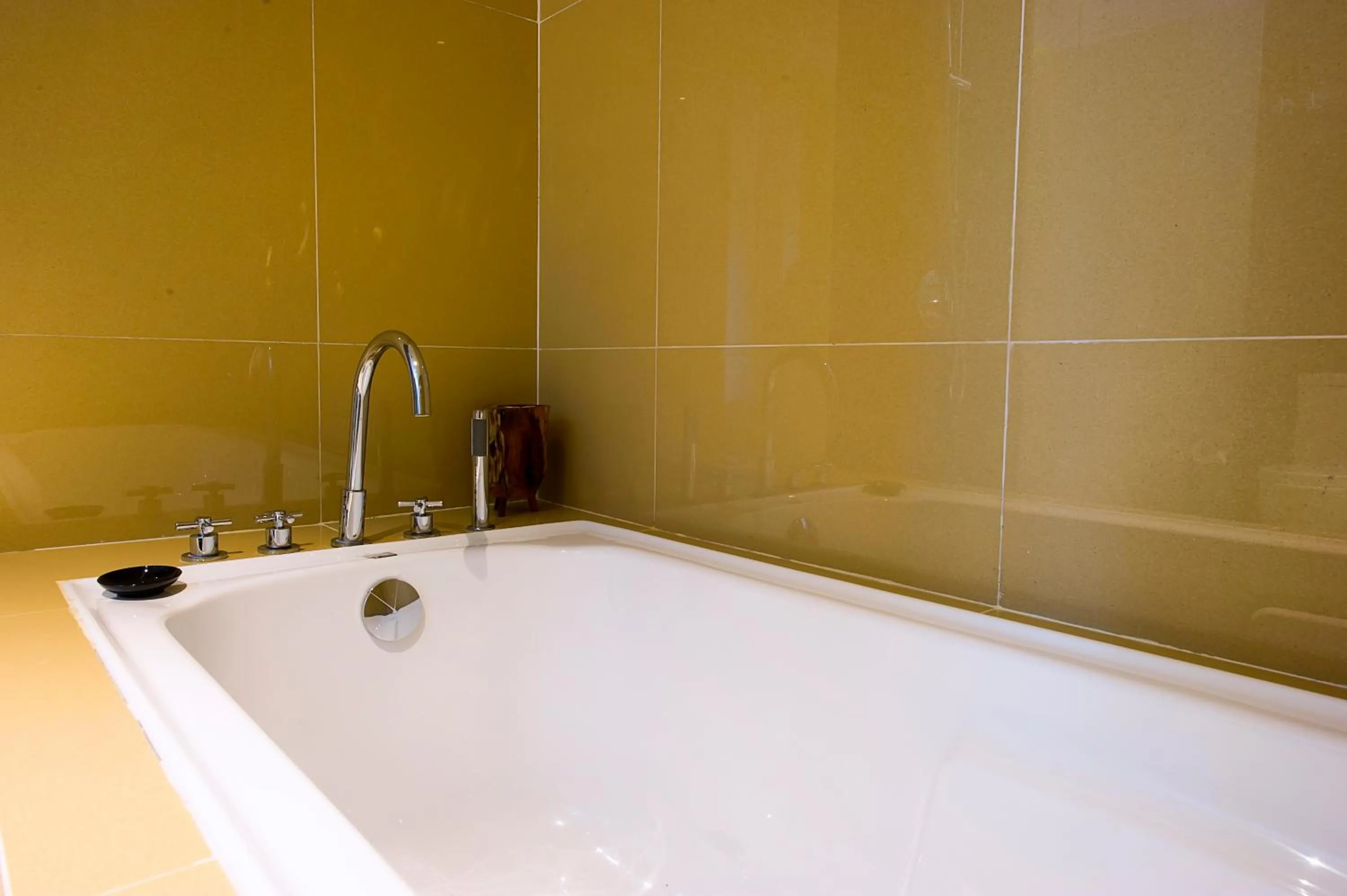 Bath in Tamu Hotel & Suites Kuala Lumpur