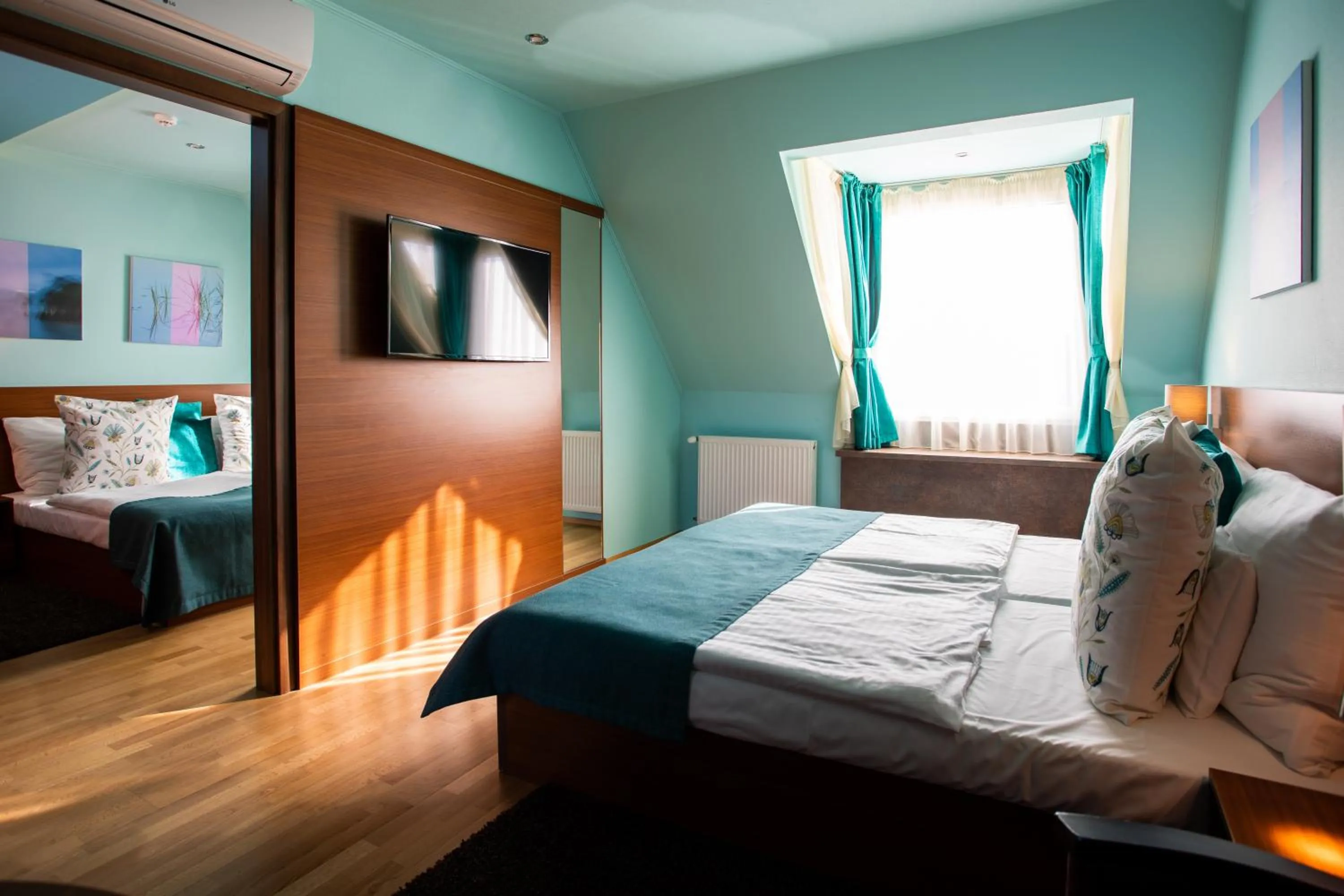 TV and multimedia, Bed in Tópart Hotel