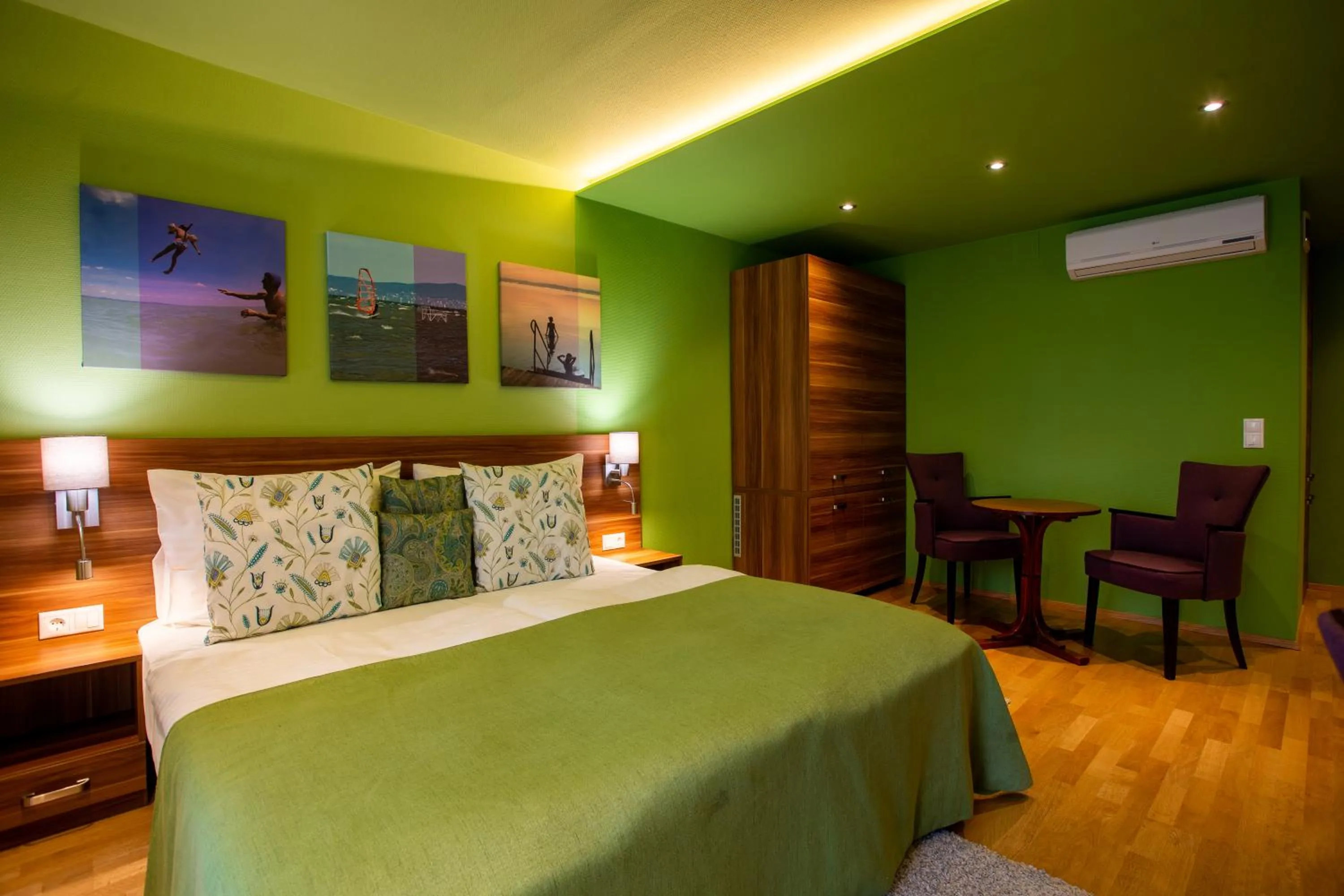 Photo of the whole room, Bed in Tópart Hotel