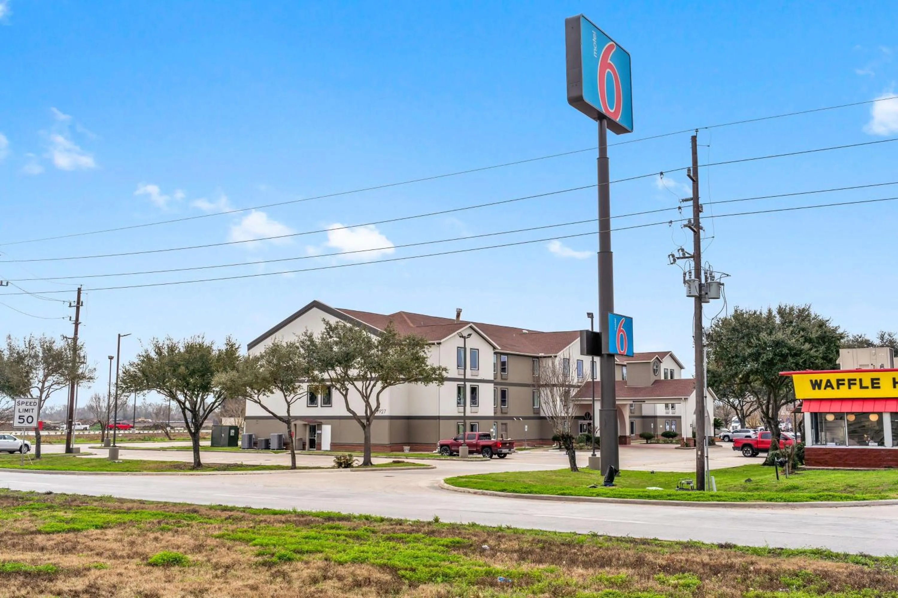 Property building in Motel 6-Rosenberg, TX