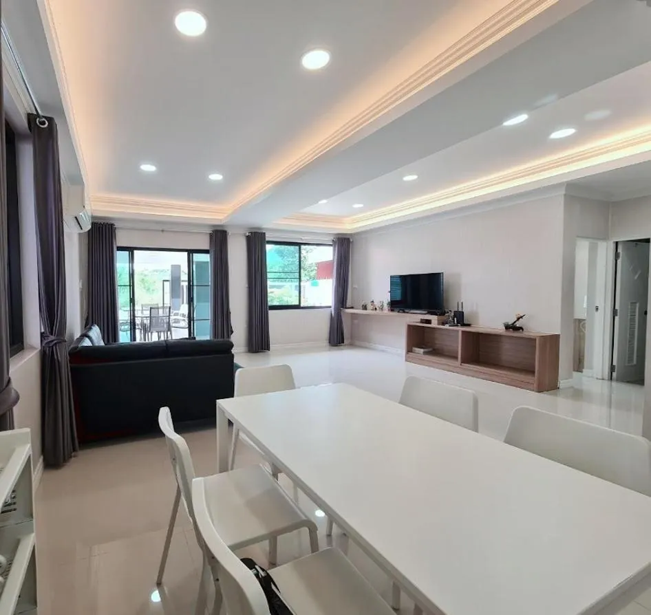 Baan Sasithorn Huahin