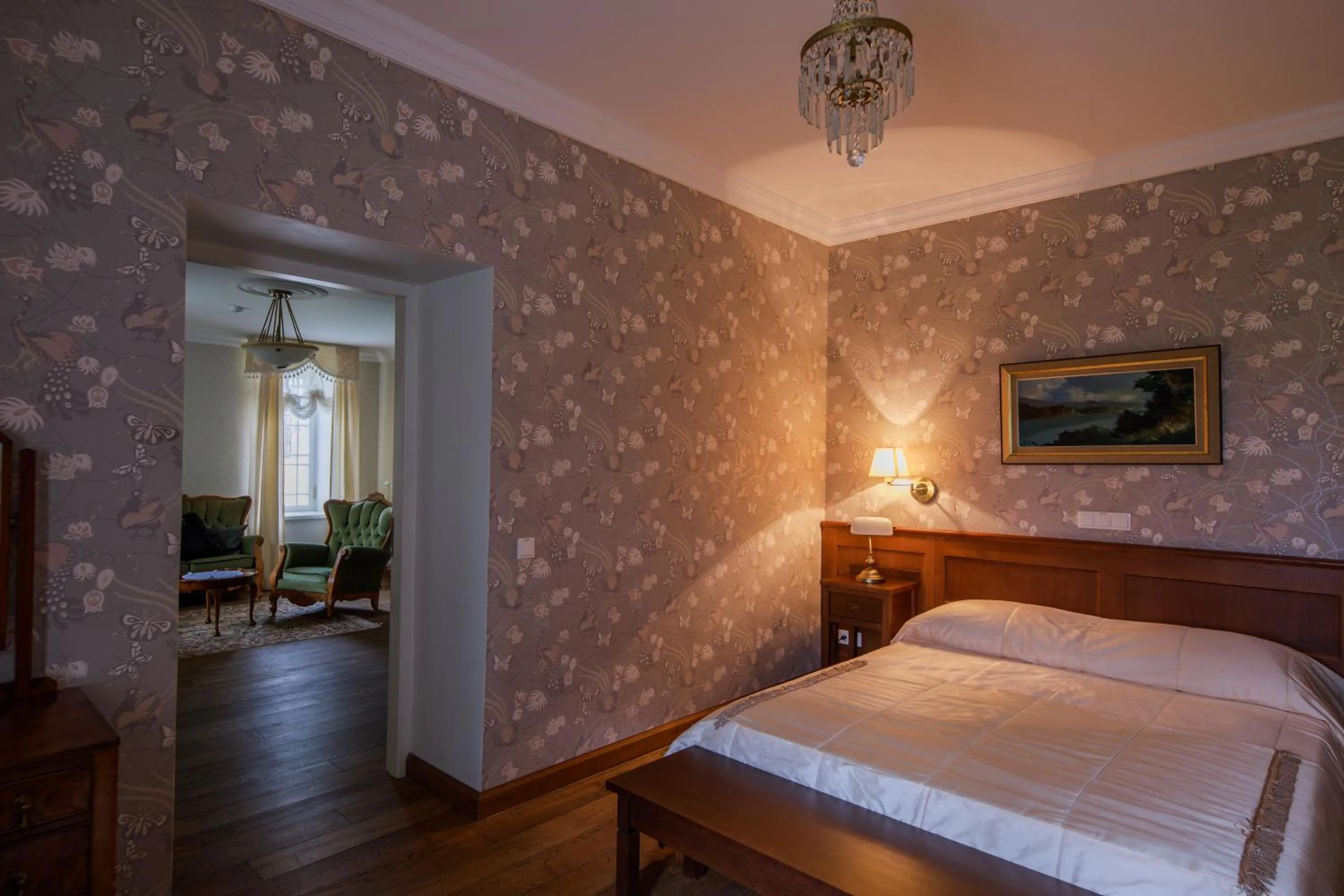 Bedroom, Bed in Saka Manor