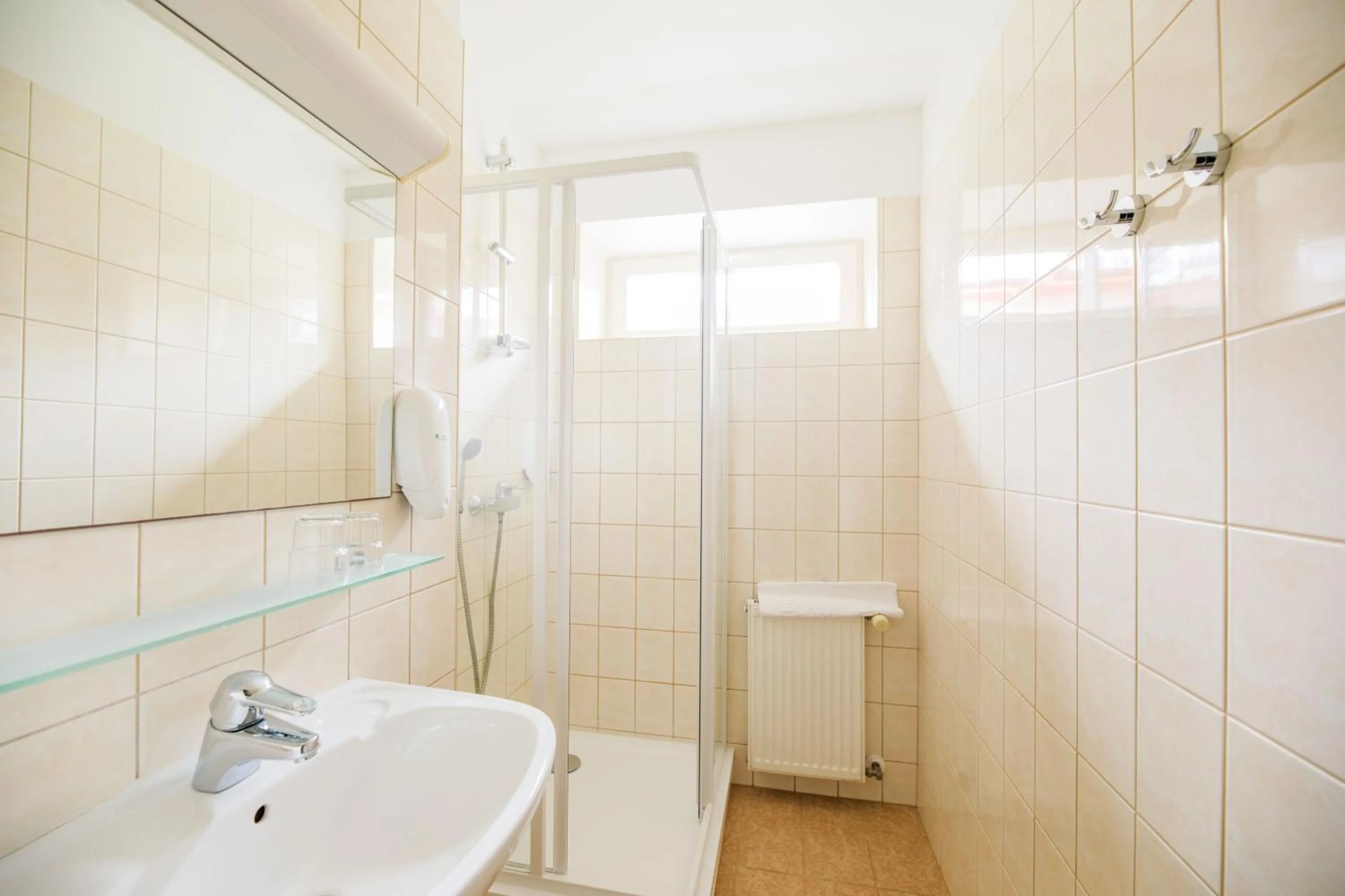 Shower in Saka Manor