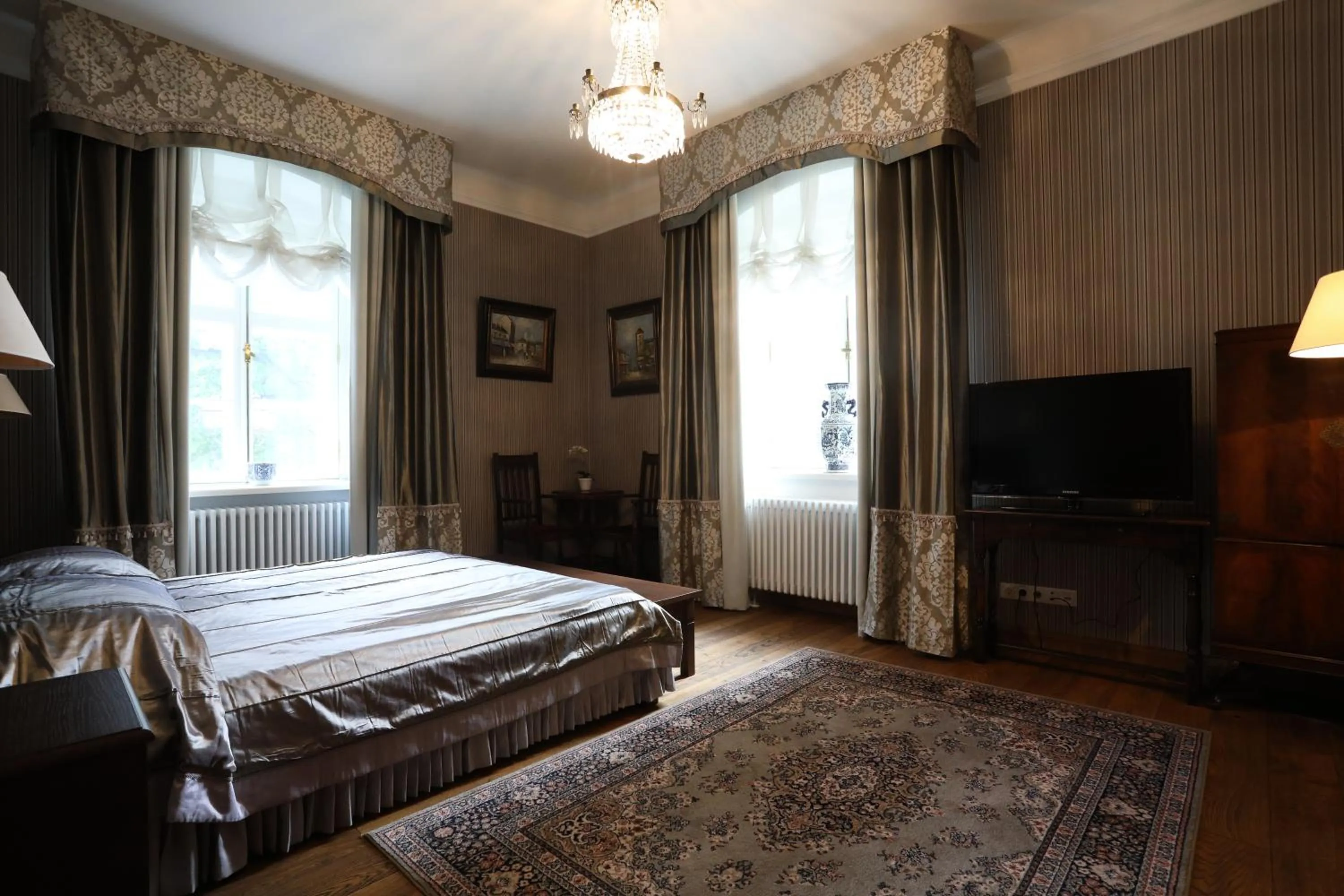 Bedroom, Bed in Saka Manor