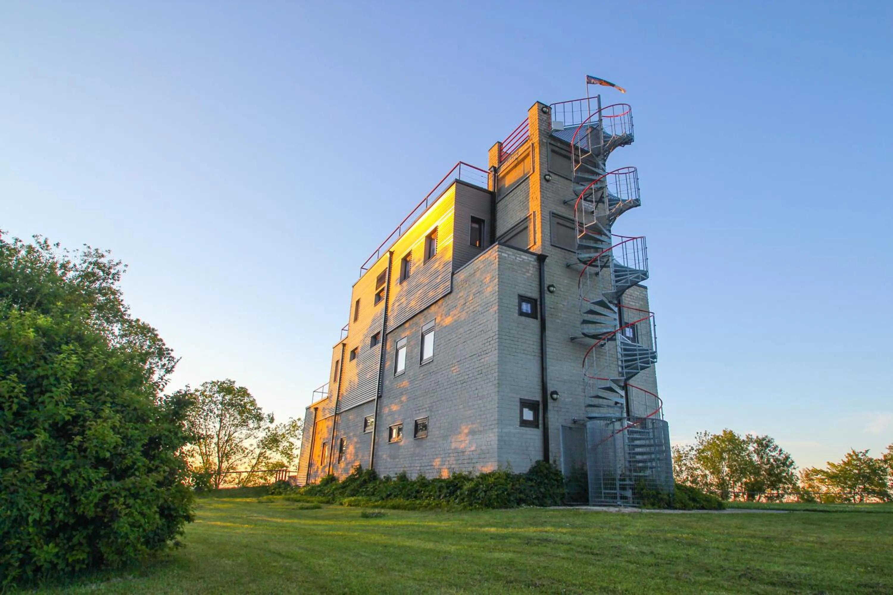 Area and facilities in Saka Manor