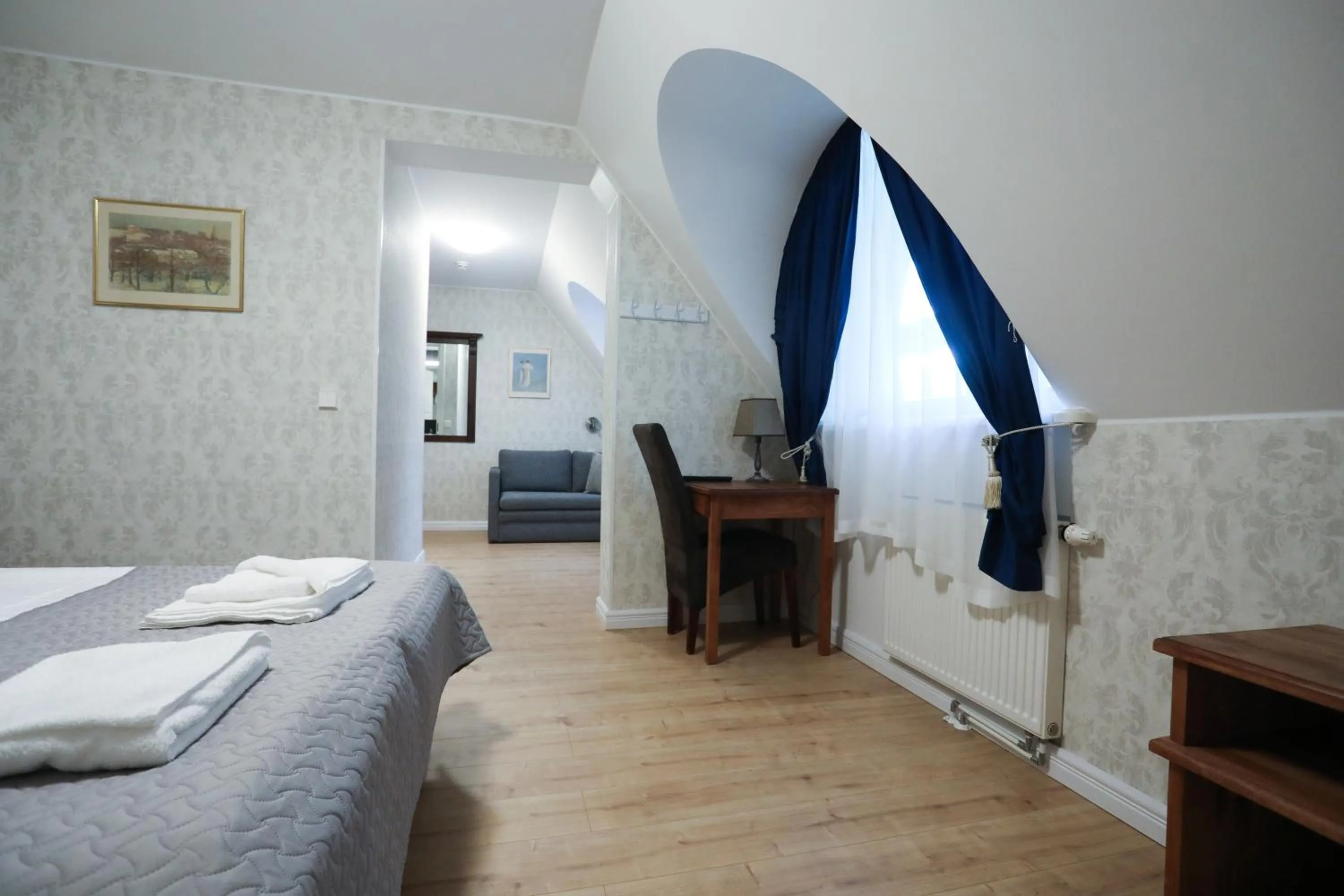 Photo of the whole room, Bed in Saka Manor