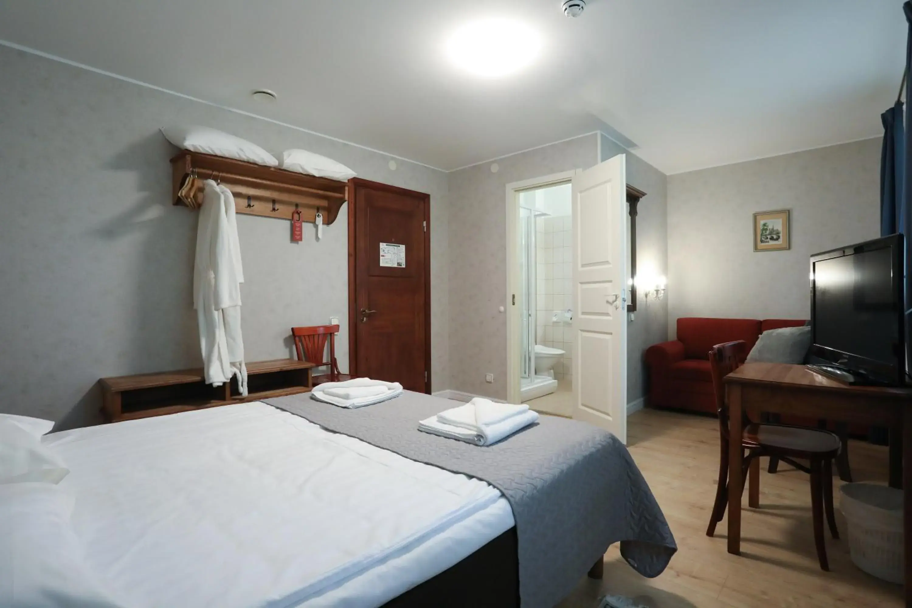 Large Double or Twin Room in Saka Manor Large Double or Twin Room in Saka Manor