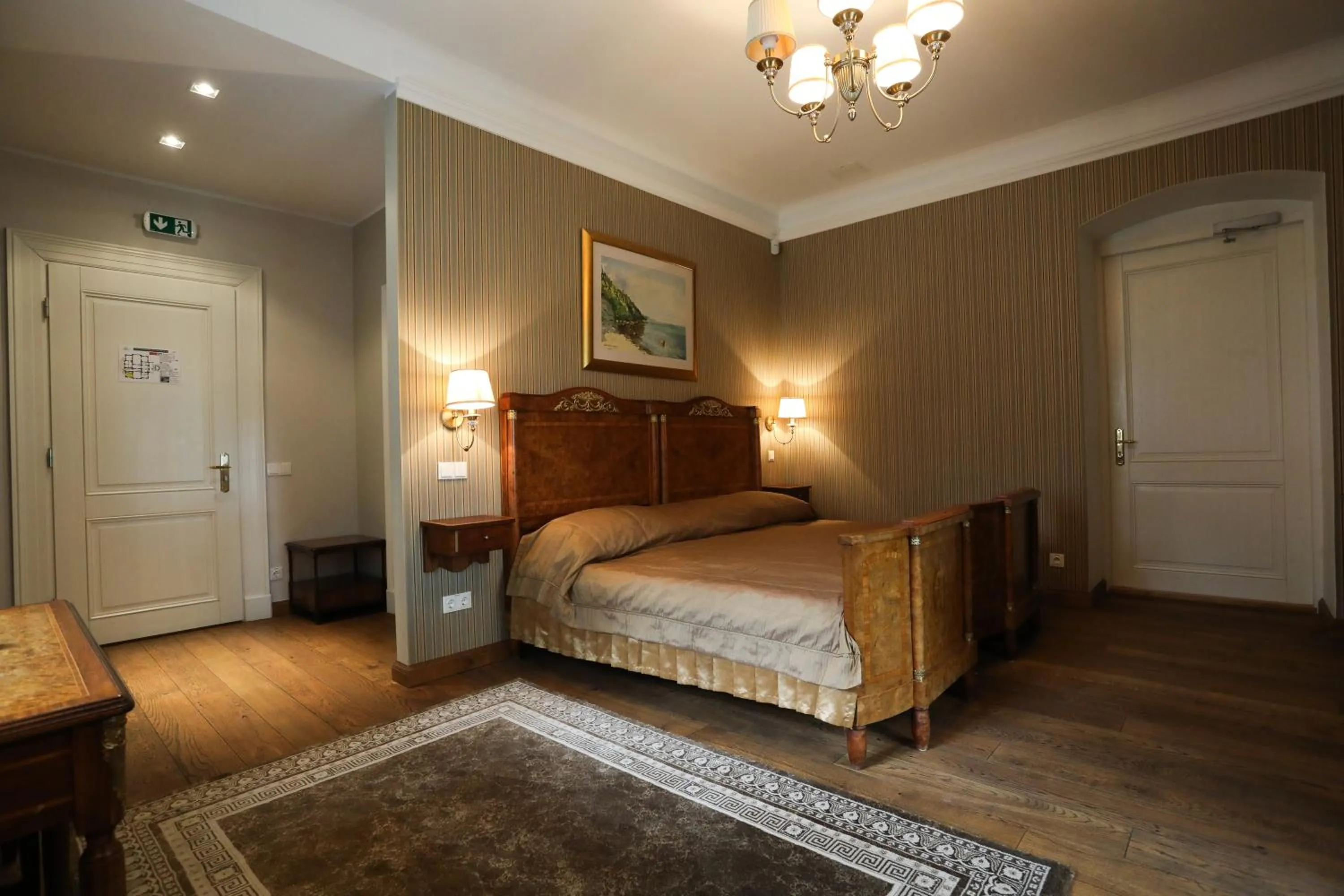 Bedroom, Bed in Saka Manor