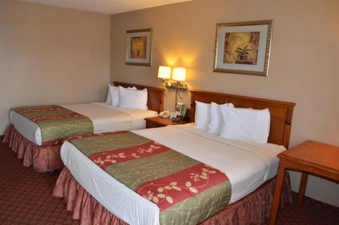 Bed in Americas Best Value Inn Crosstimbers