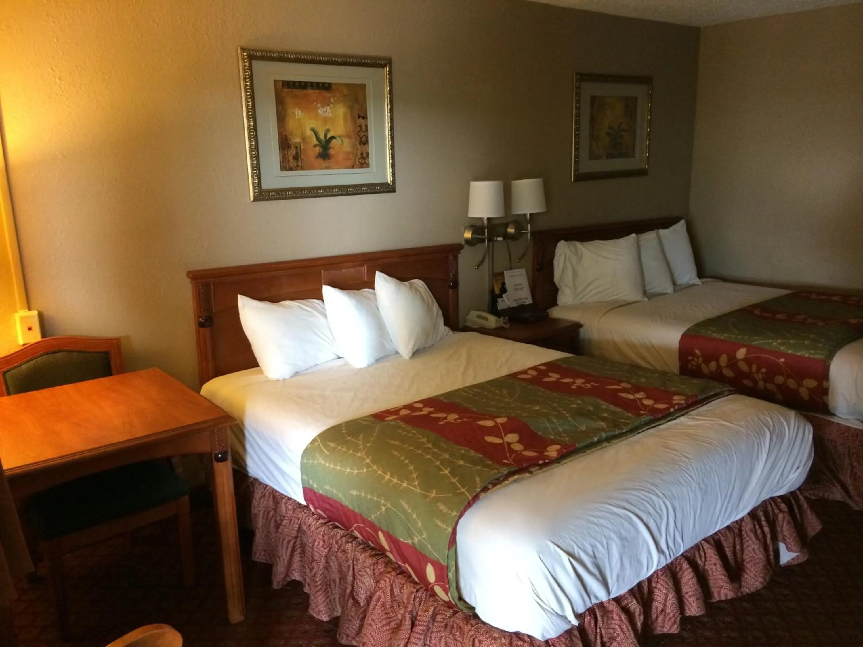 Bedroom, Bed in Americas Best Value Inn Crosstimbers