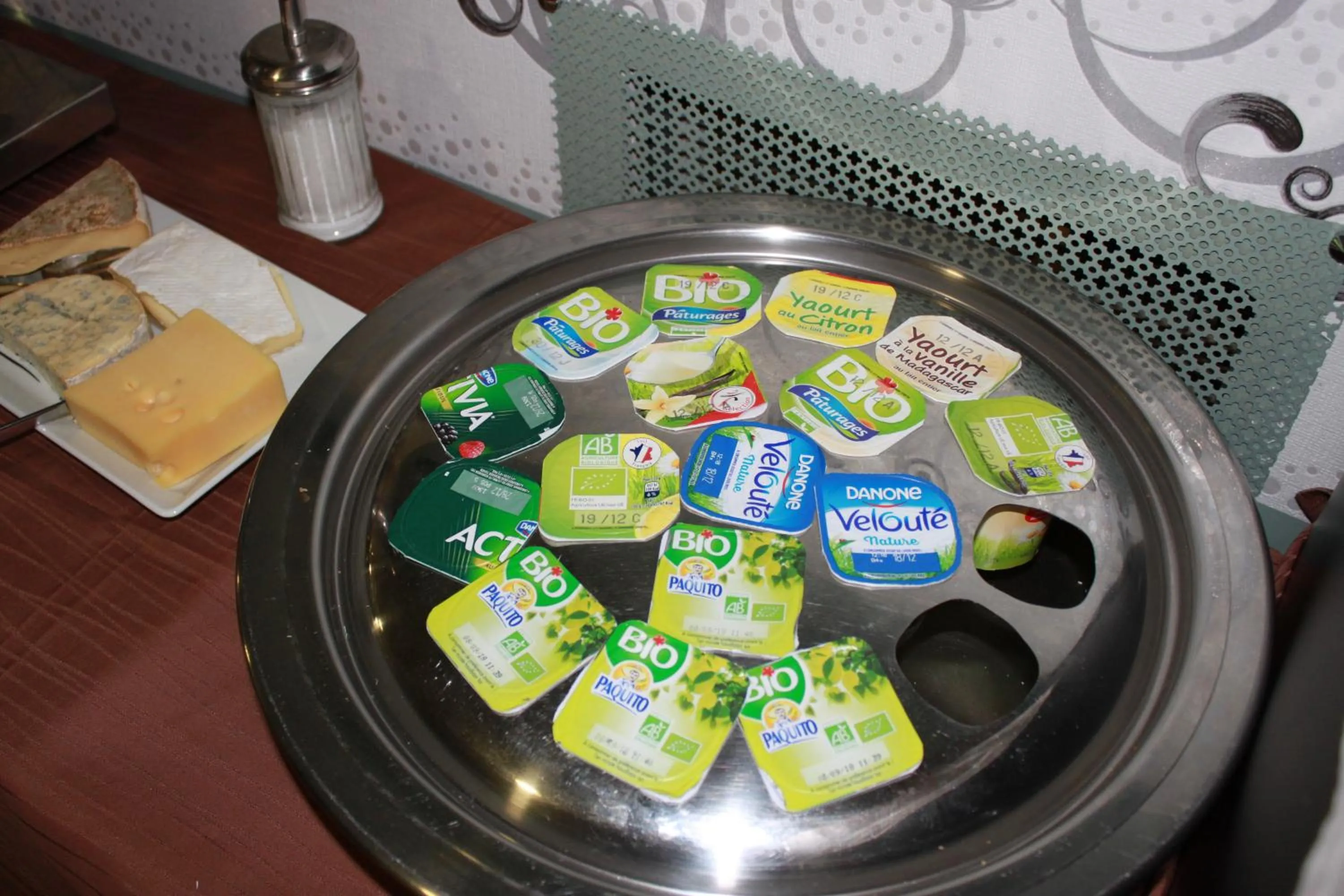 Continental breakfast in Logis Hôtel Restaurant de la Dore