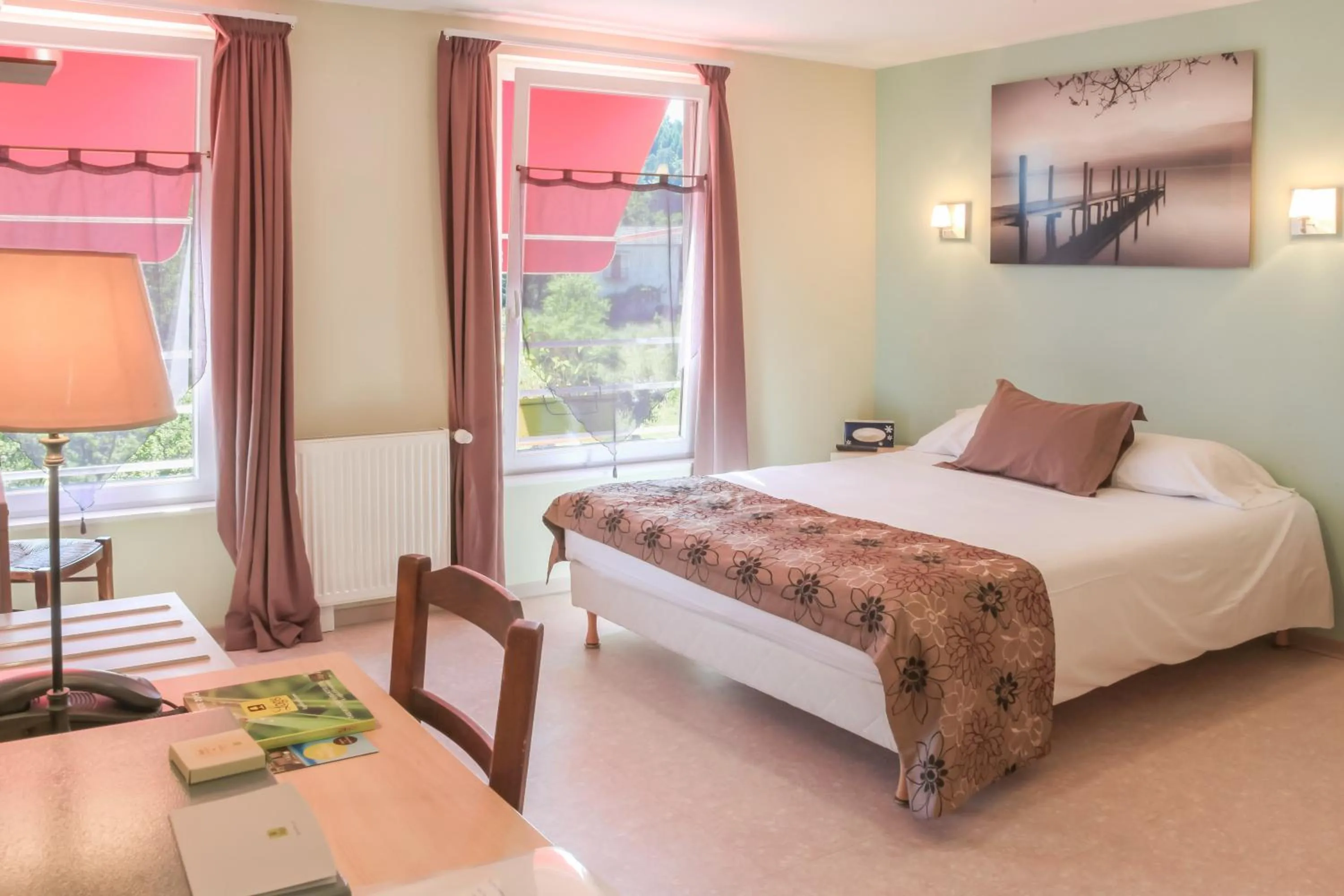 Photo of the whole room, Bed in Logis Hôtel Restaurant de la Dore