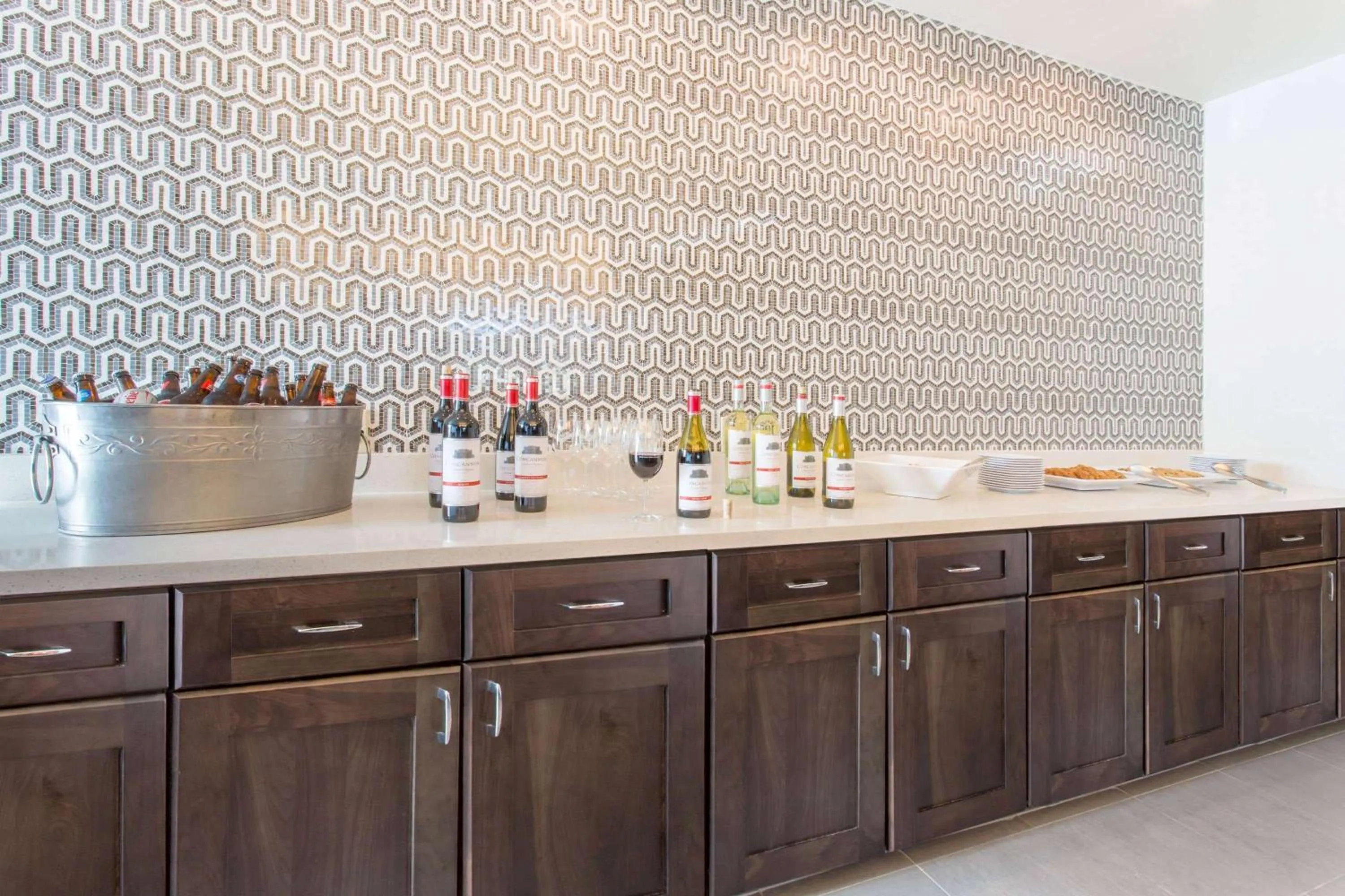 Restaurant/places to eat in Hawthorn Suites by Wyndham Livermore