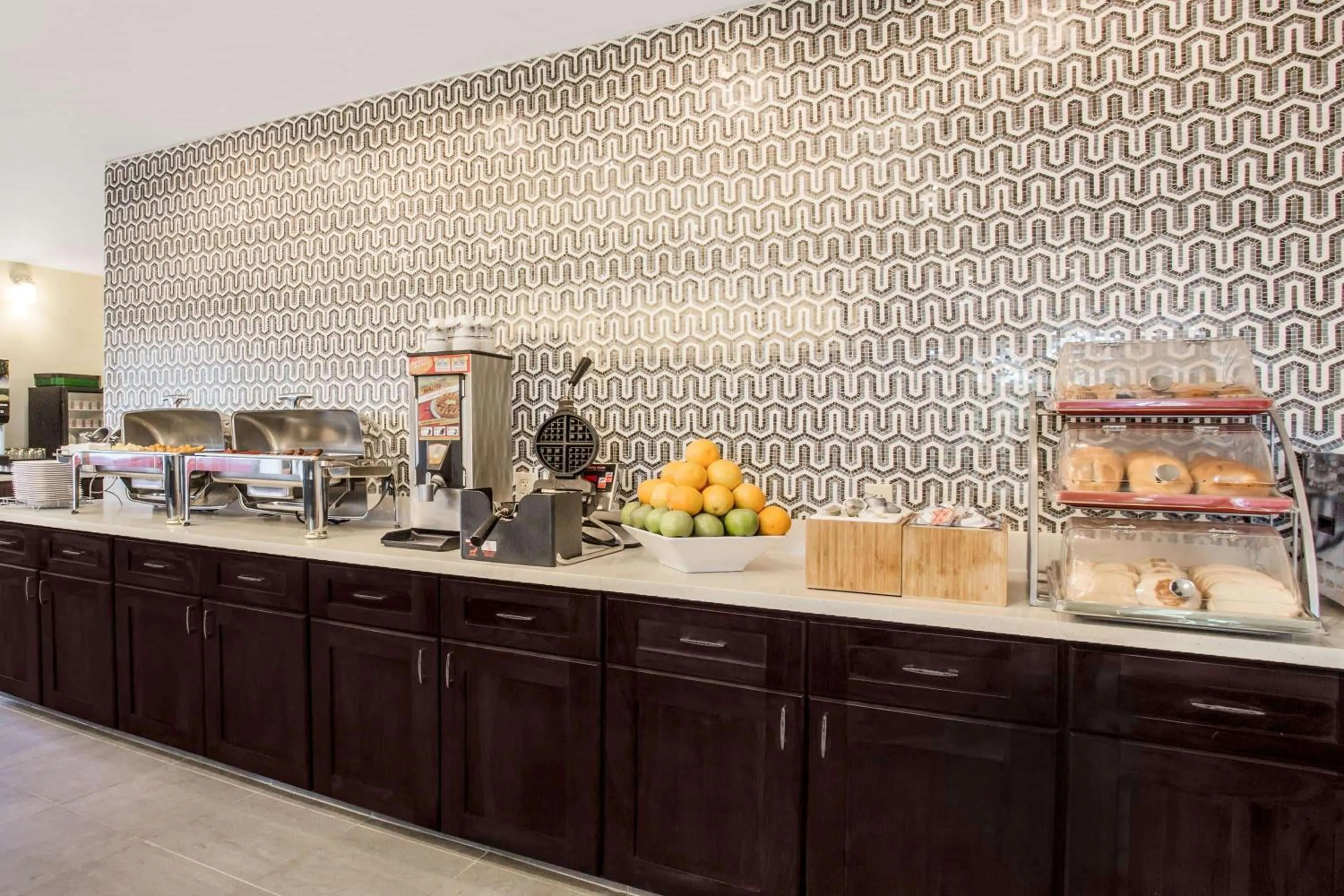 Restaurant/places to eat in Hawthorn Suites by Wyndham Livermore