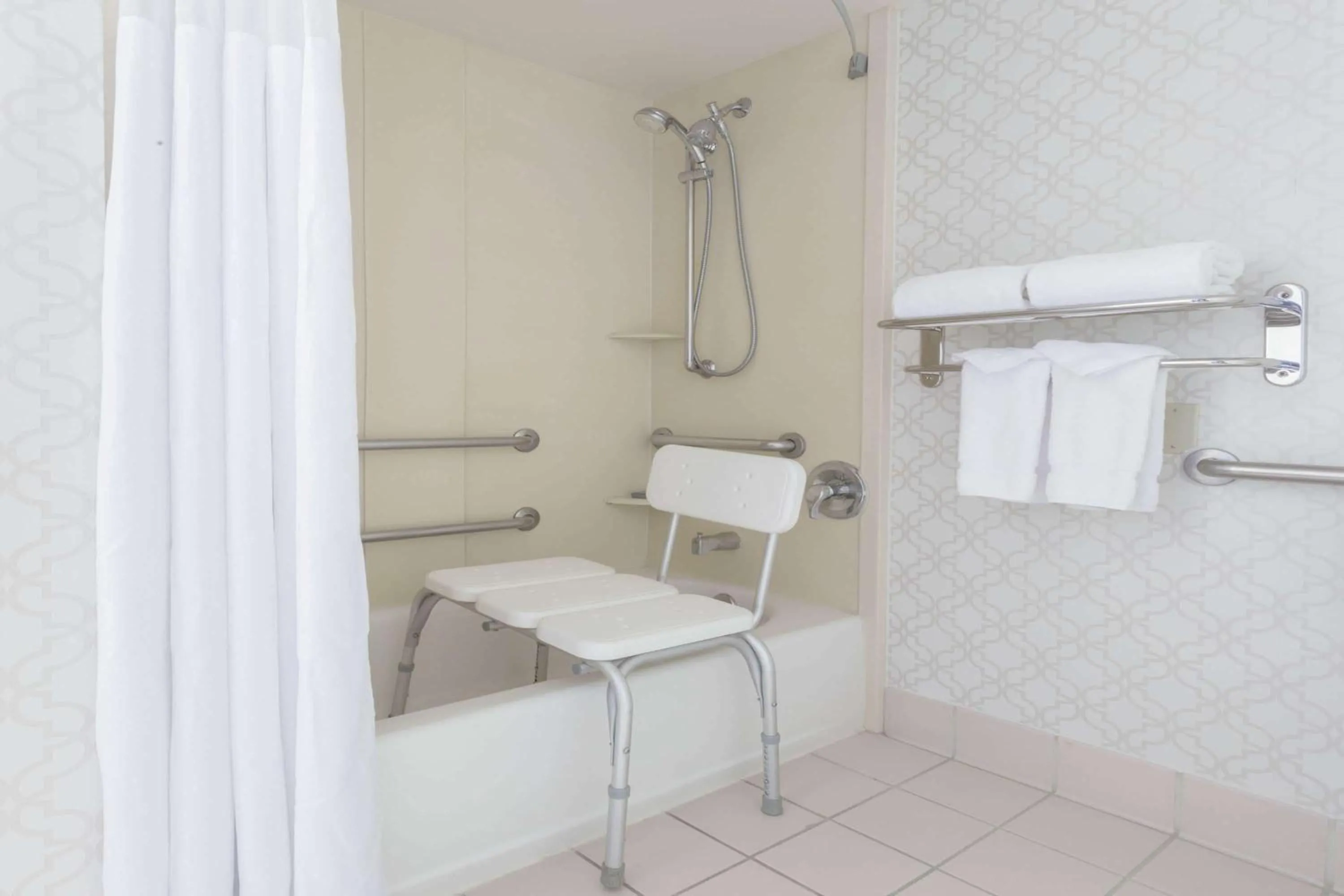 Bathroom in Hawthorn Suites by Wyndham Livermore