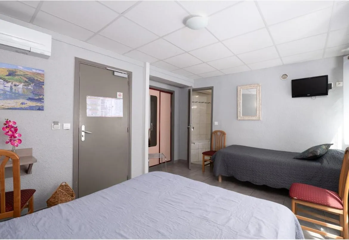 Bed in Logis Hôtel le Triton