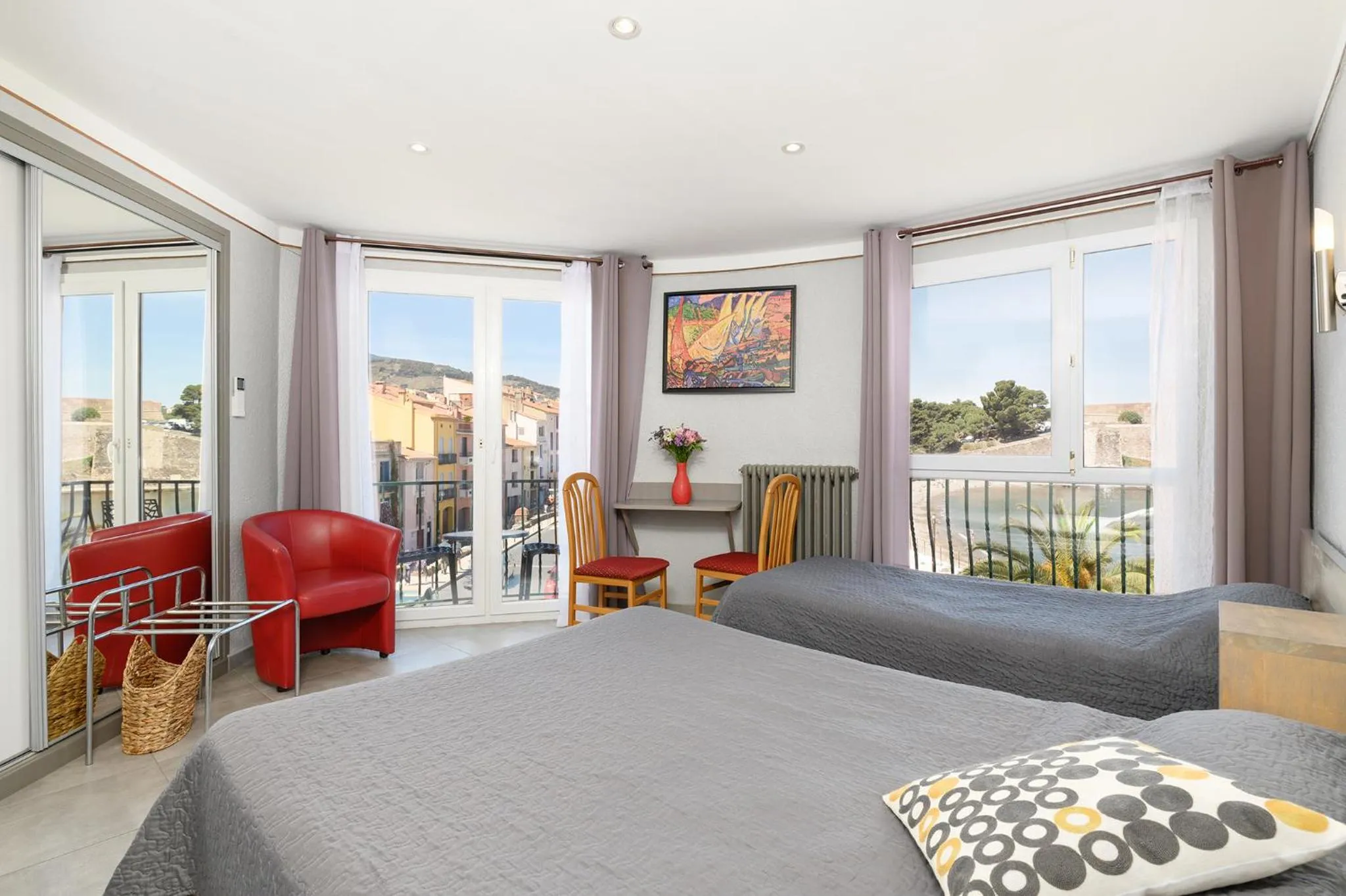 Bed in Logis Hôtel le Triton