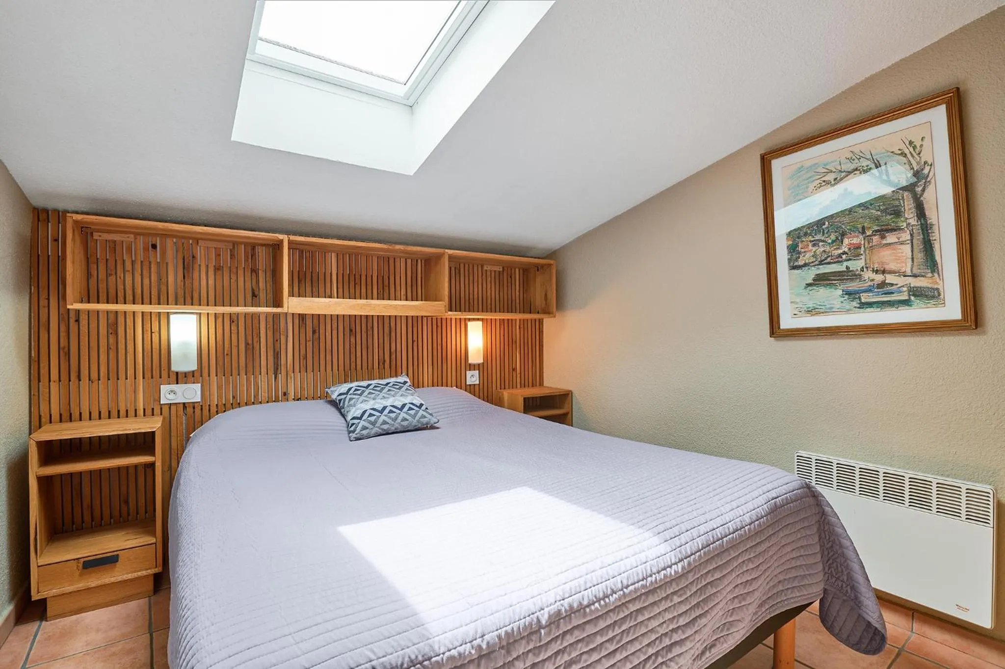 Bed in Logis Hôtel le Triton