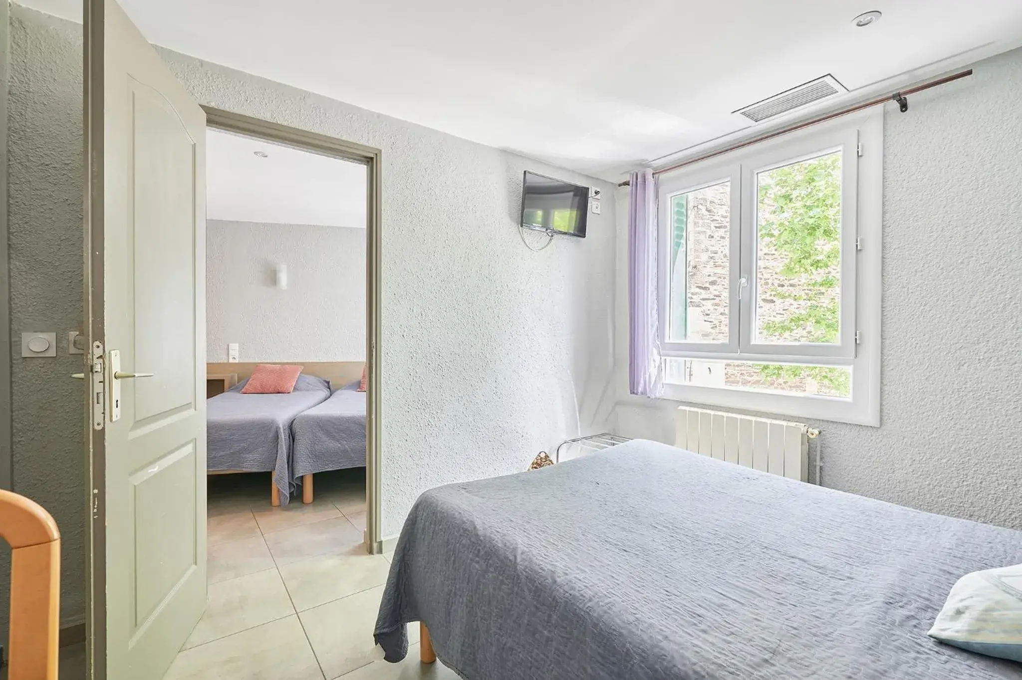 Quadruple Room in Logis Hôtel le Triton Quadruple Room in Logis Hôtel le Triton