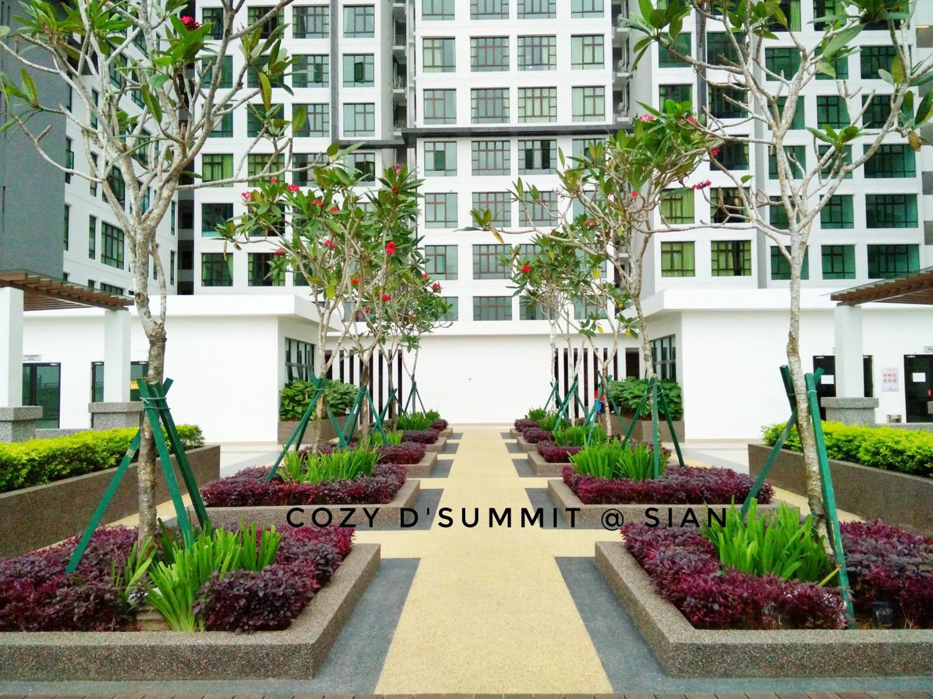 Garden in COZY D'Summit 2 Bedrooms @ 100mbps HIGH SPEED WIFI