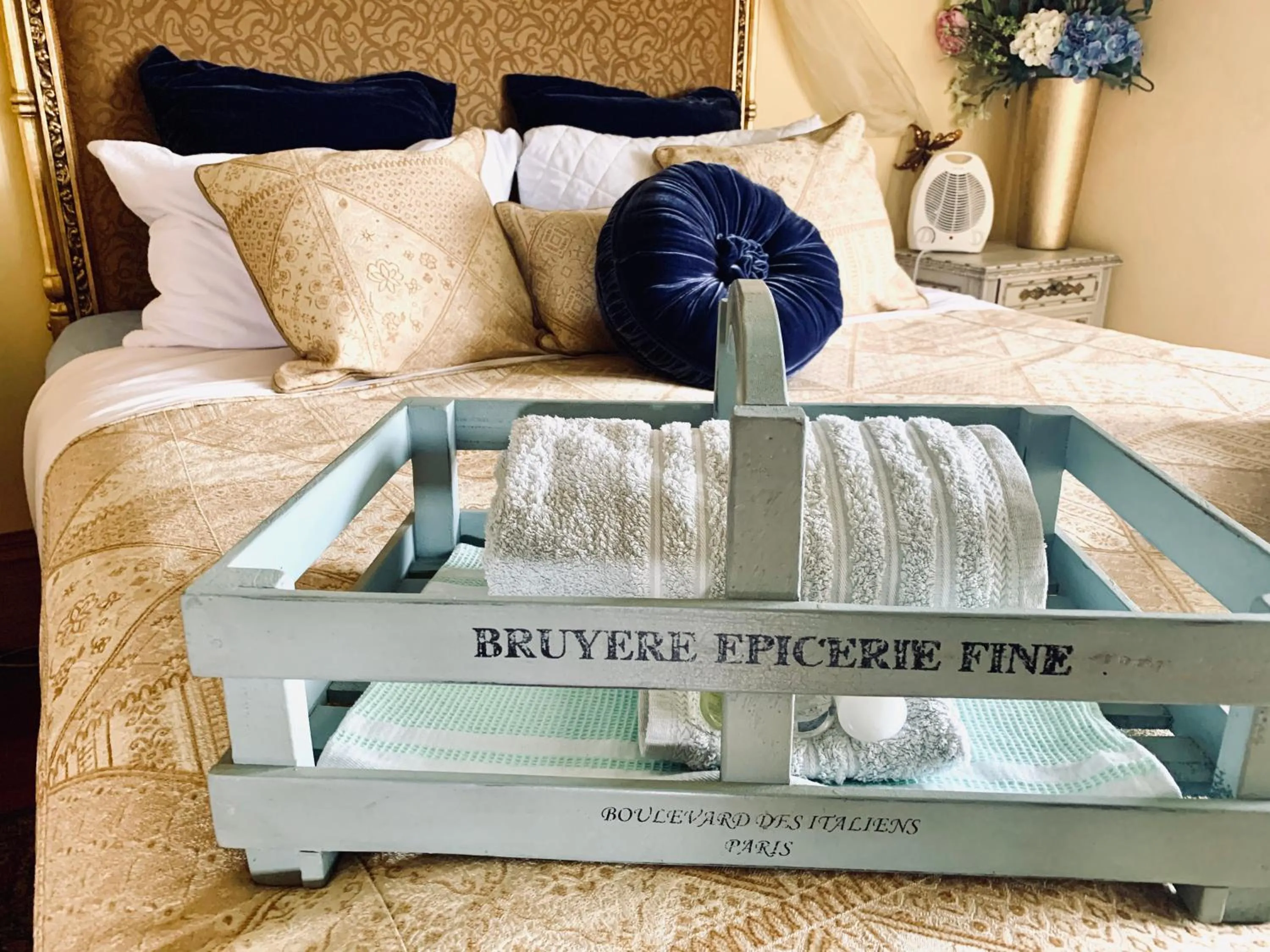 Bed in Tracy's Boutique B&B Farmstay