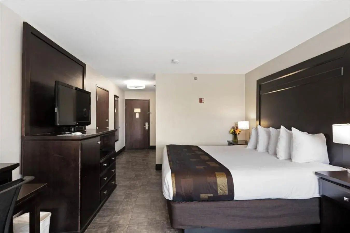 Deluxe King Room in Kelly Inn Billings Deluxe King Room in Kelly Inn Billings